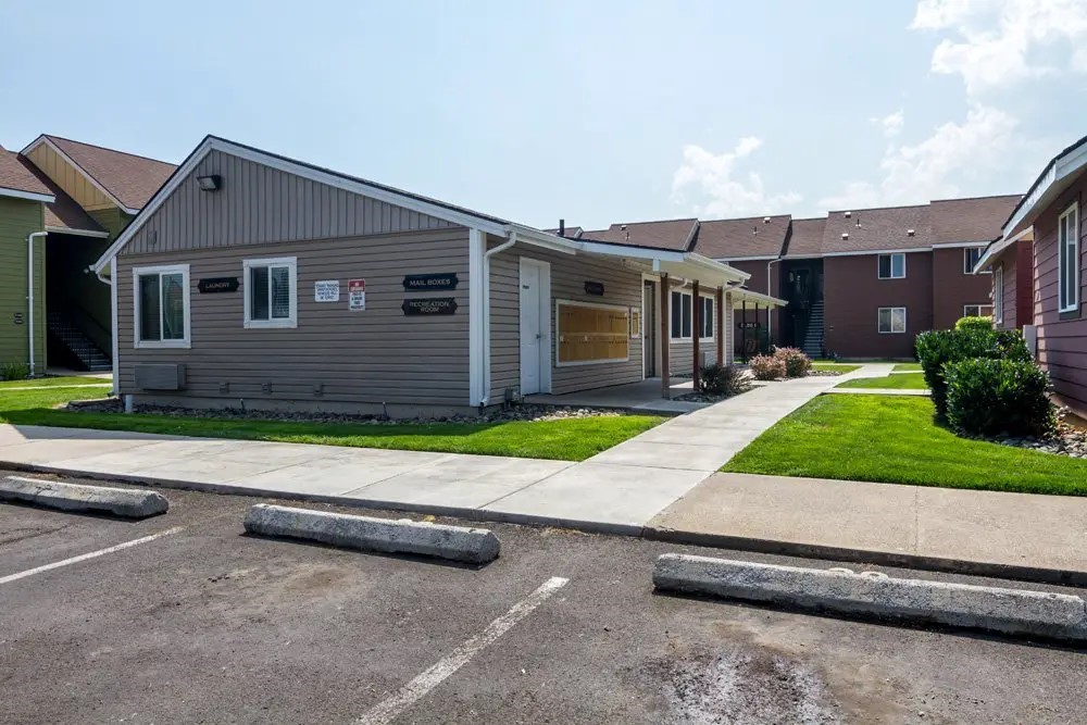 2212 Cove Ave Property Photo 4