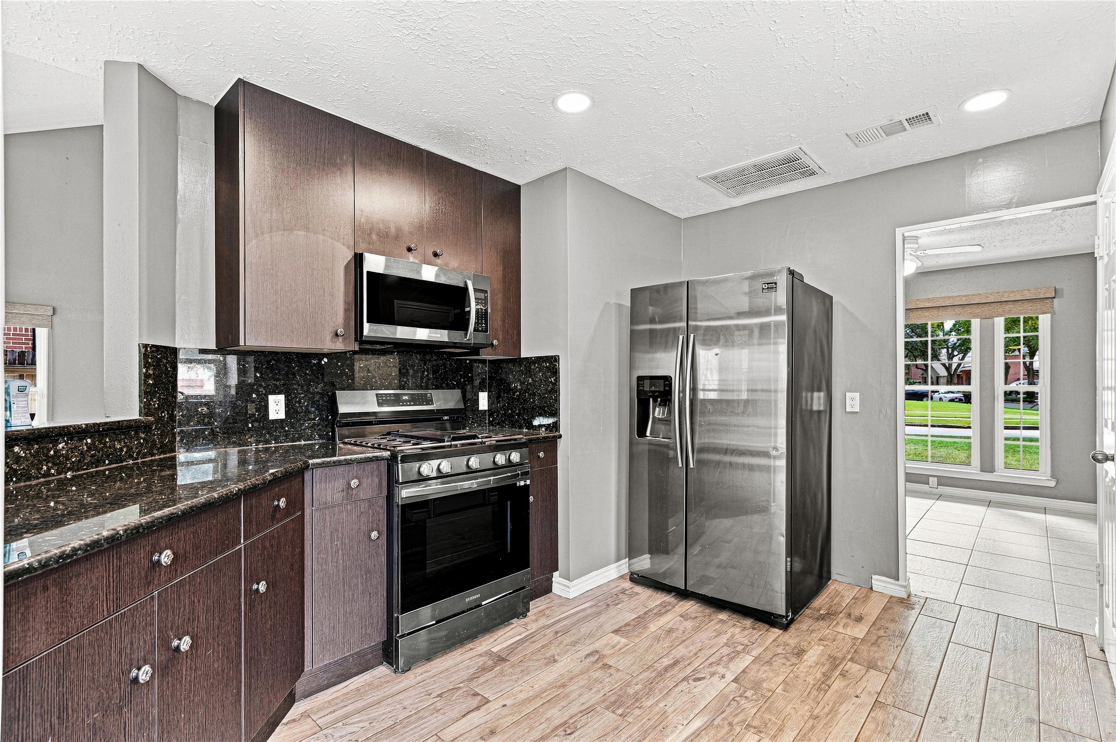 2122 Courtshire Lane Property Photo 4