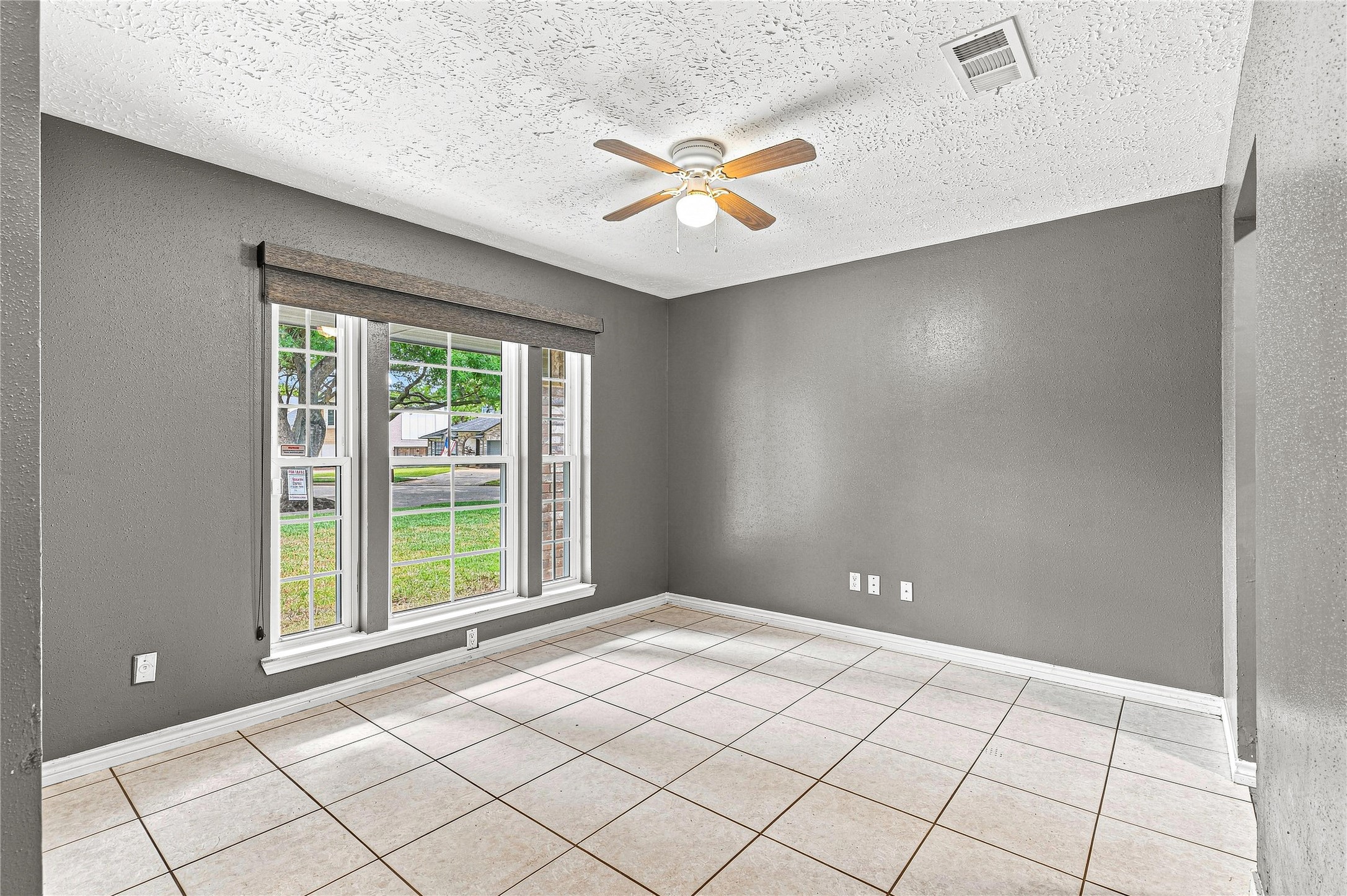 2122 Courtshire Lane Property Photo 5