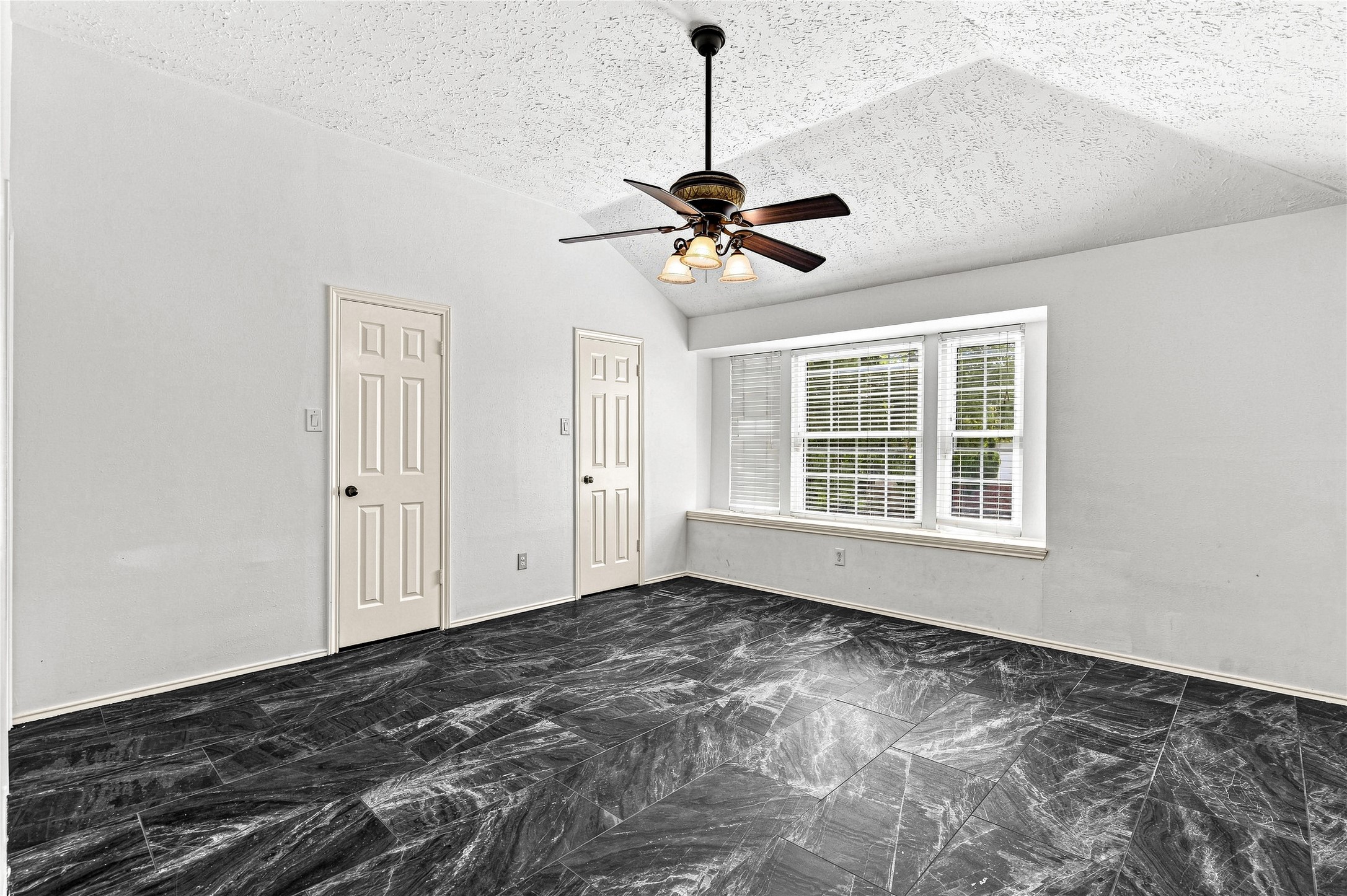 2122 Courtshire Lane Property Photo 11