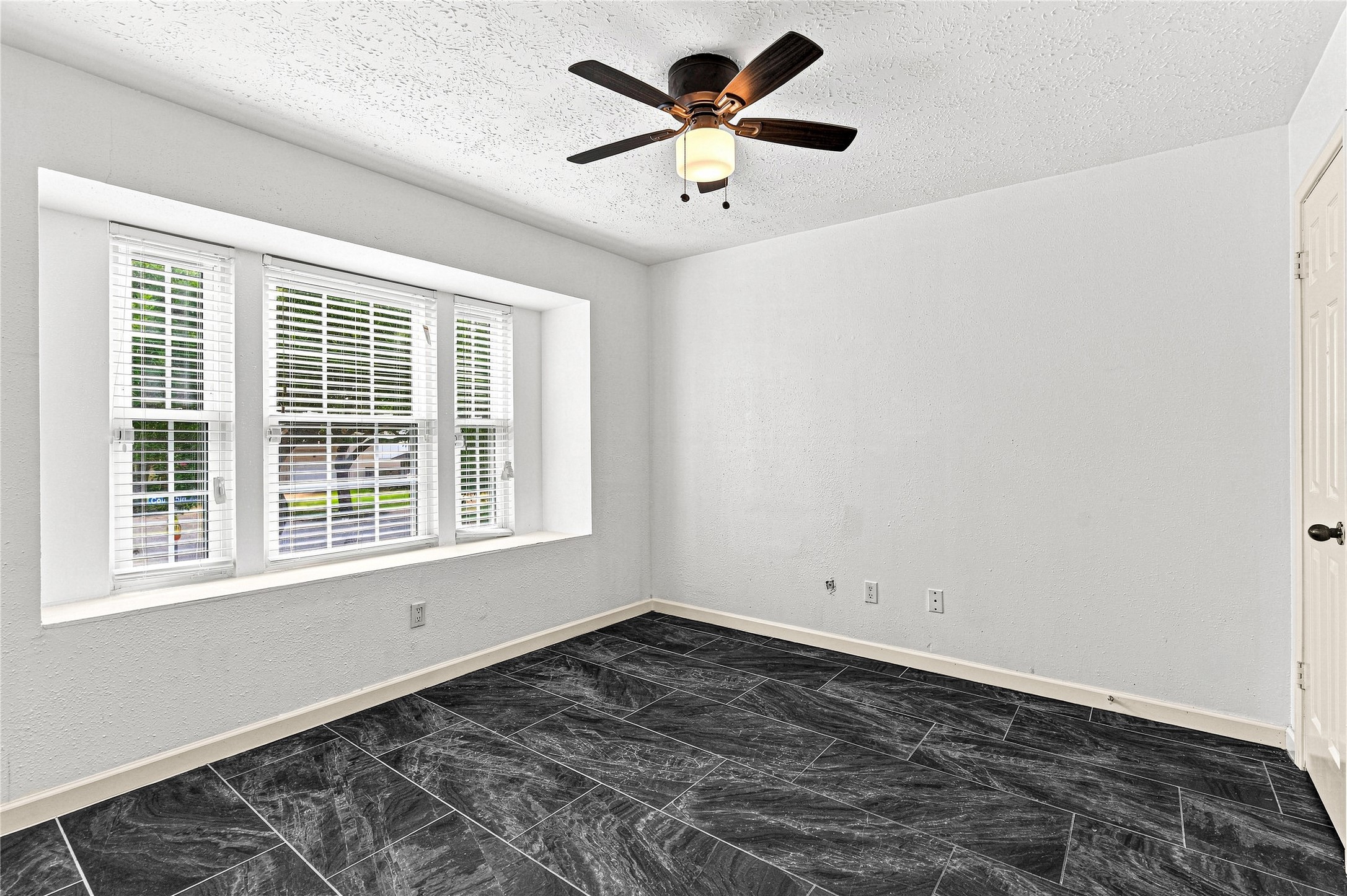 2122 Courtshire Lane Property Photo 14