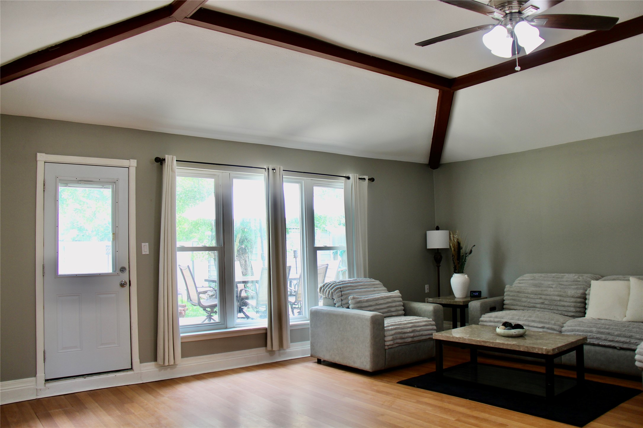 4915 Charnock Drive Property Photo 4