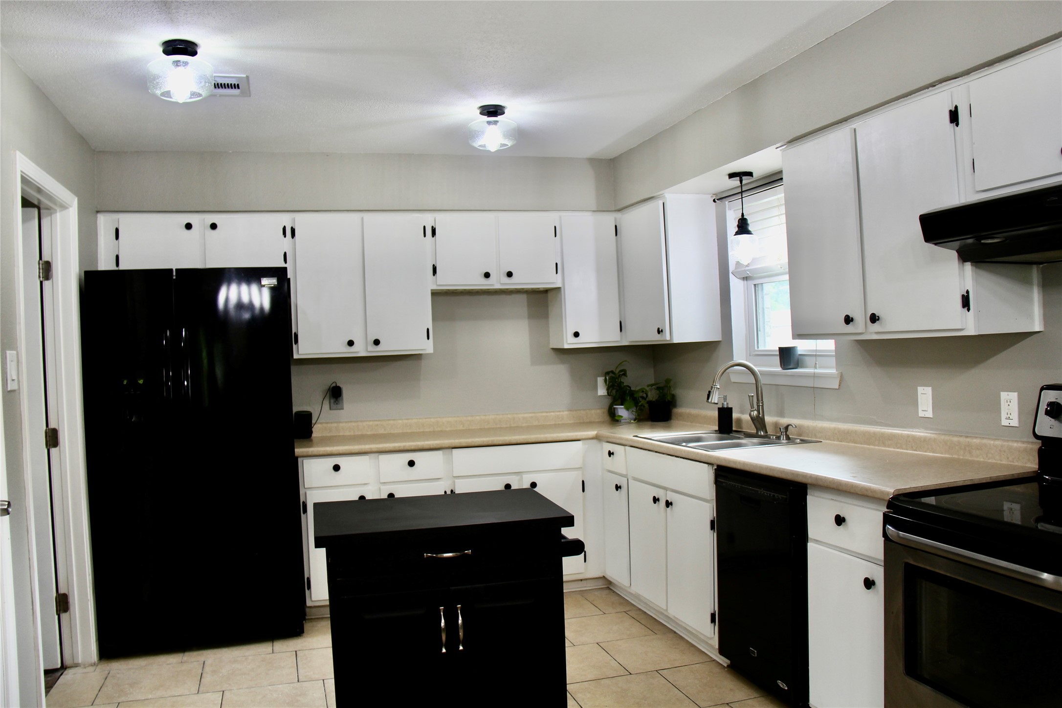 4915 Charnock Drive Property Photo 12