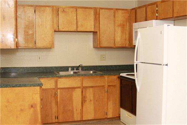 801 Greenbriar Drive Property Photo 6