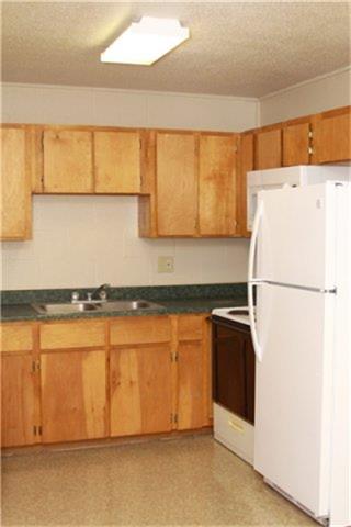 801 Greenbriar Drive Property Photo 7