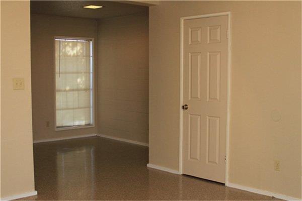 801 Greenbriar Drive Property Photo 8