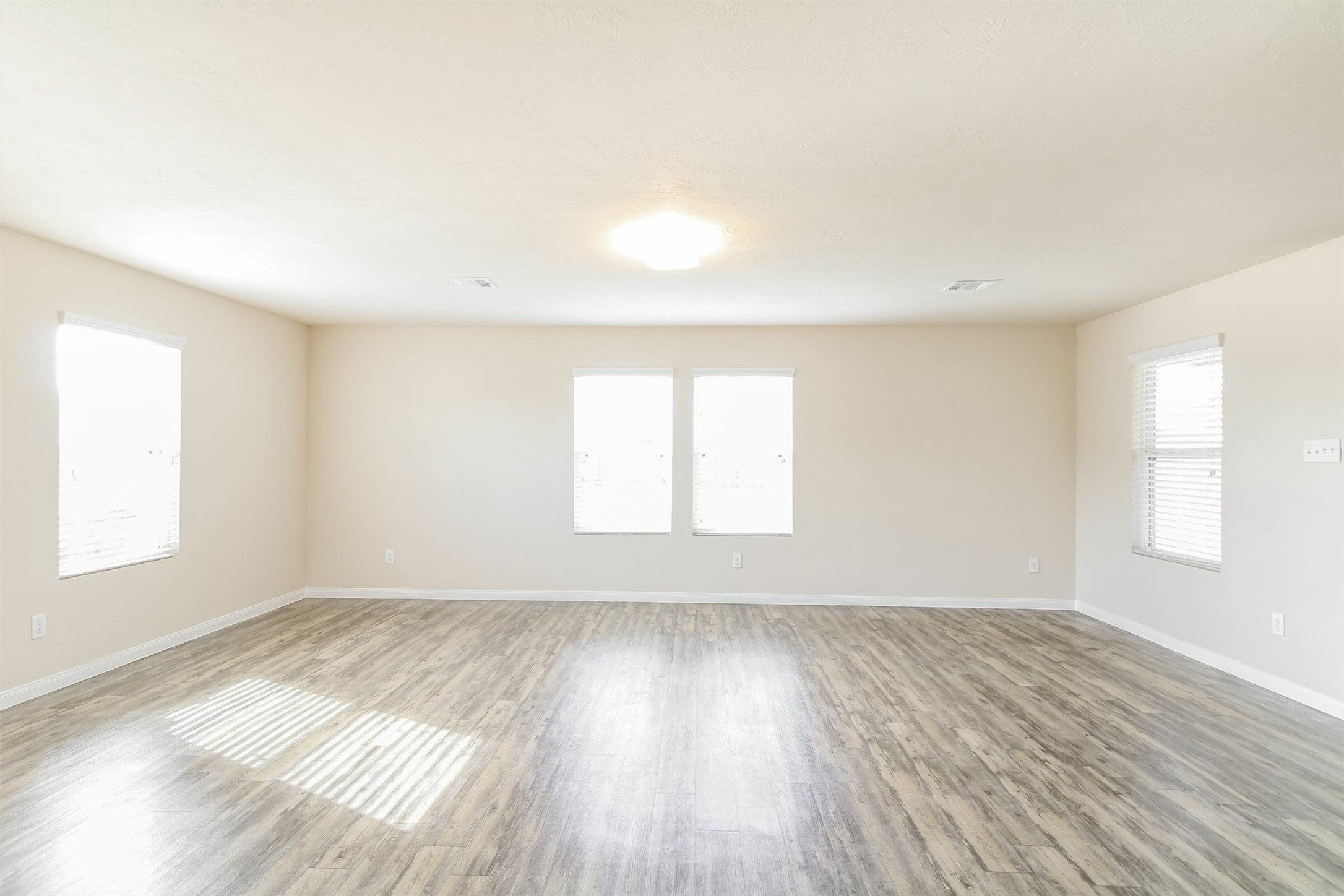 5907 Sunrise Light Drive Property Photo 4