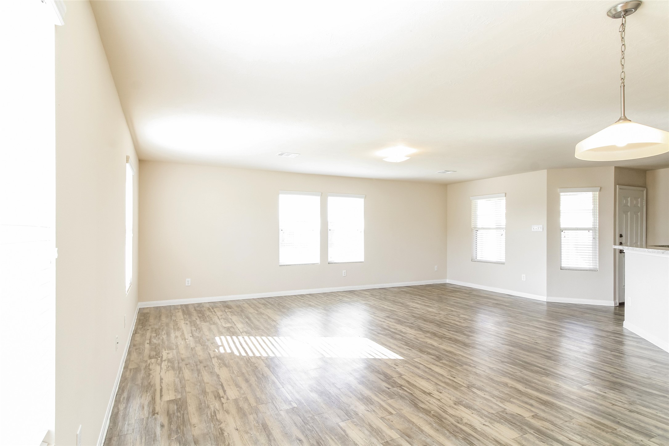 5907 Sunrise Light Drive Property Photo 6