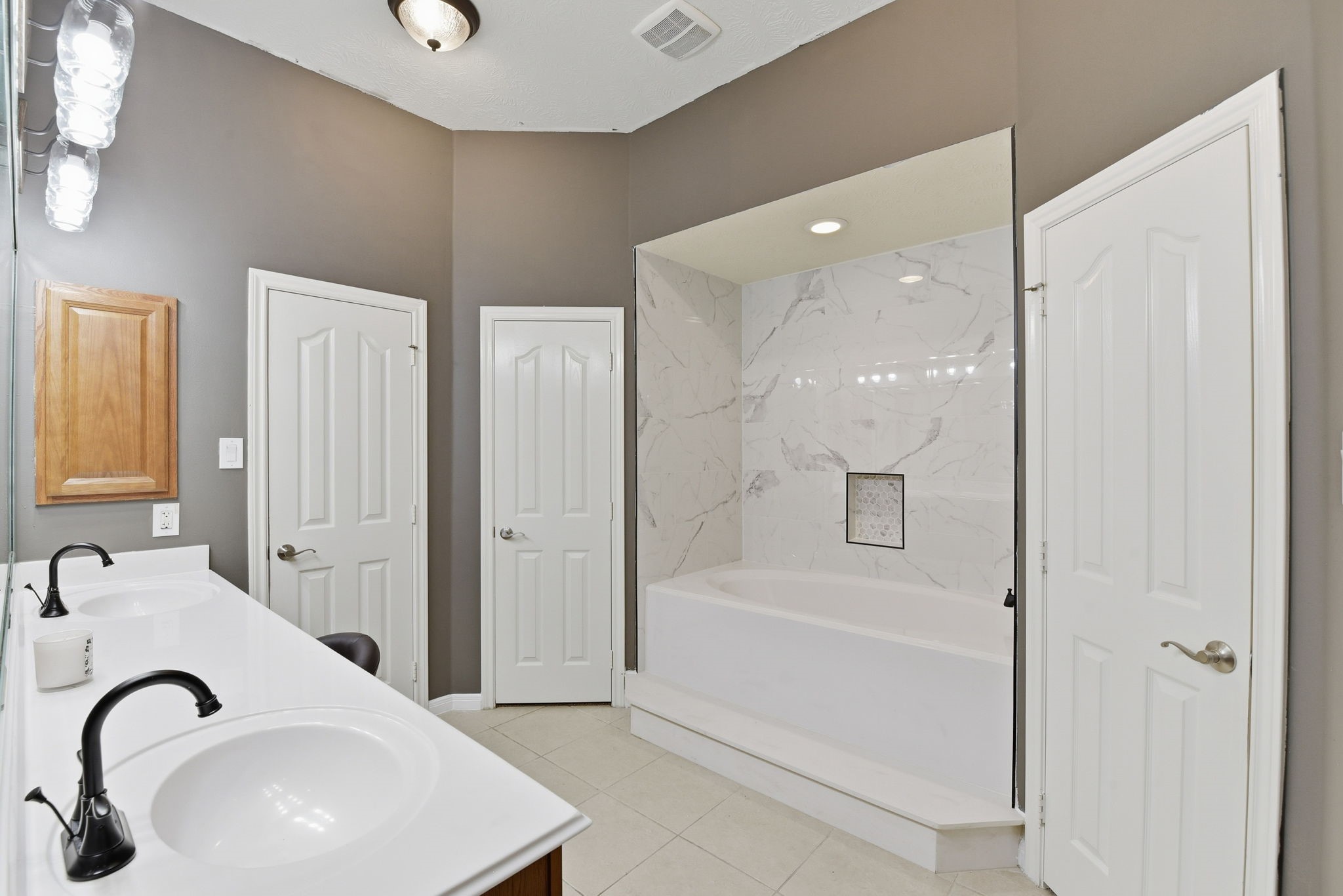 6534 Granbury Road Property Photo 15