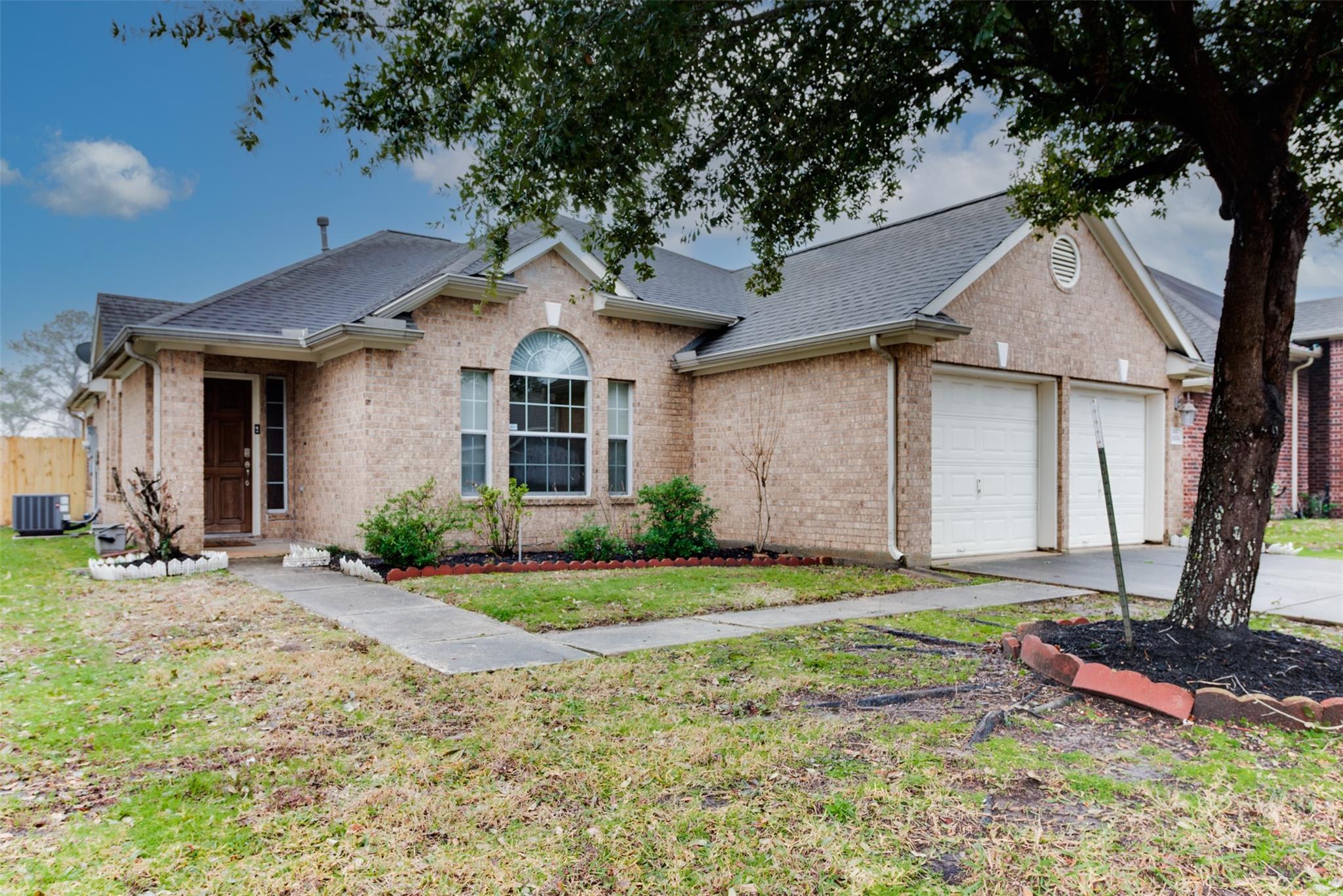 16014 Hidden Crest Drive Property Photo 2
