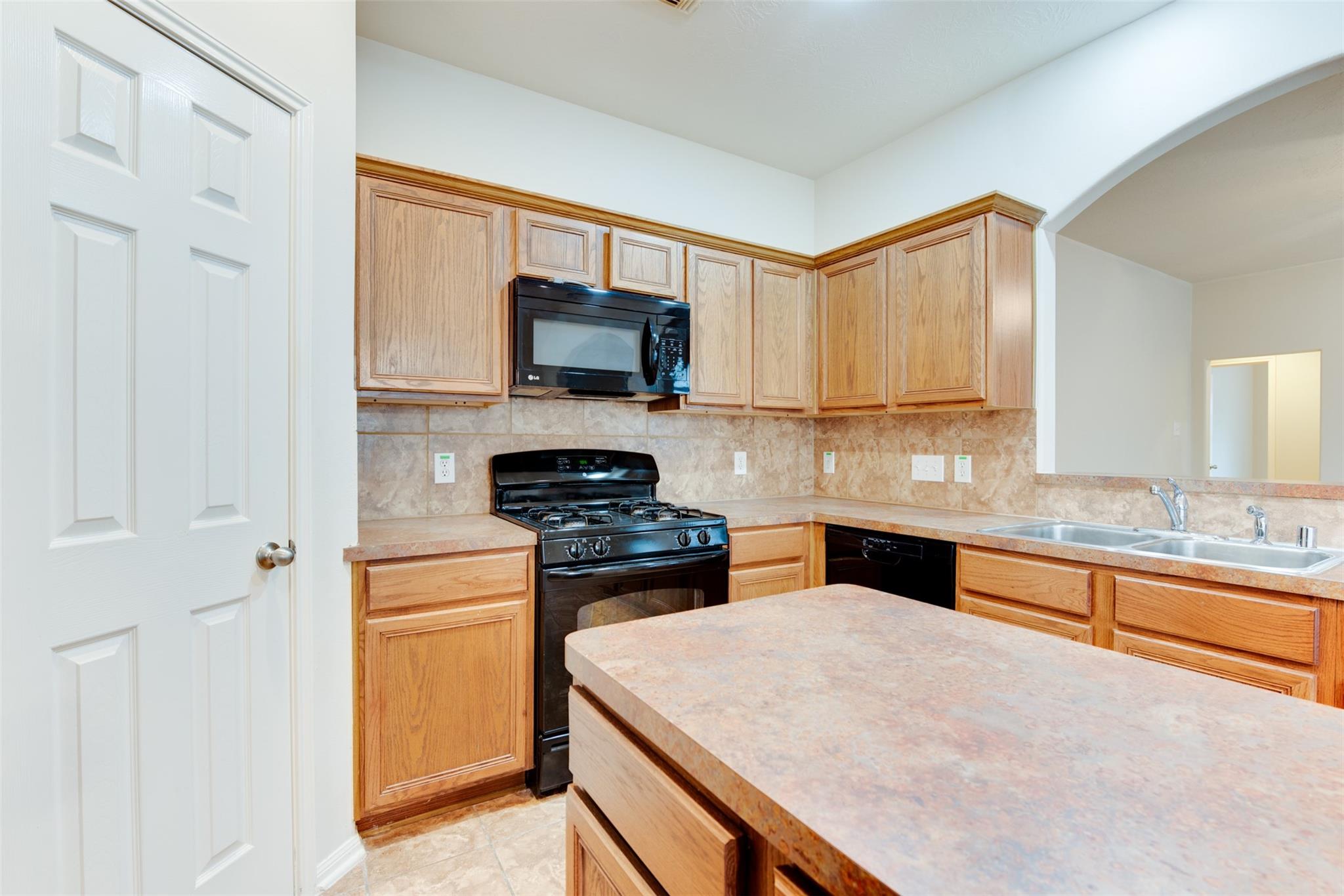 16014 Hidden Crest Drive Property Photo 11