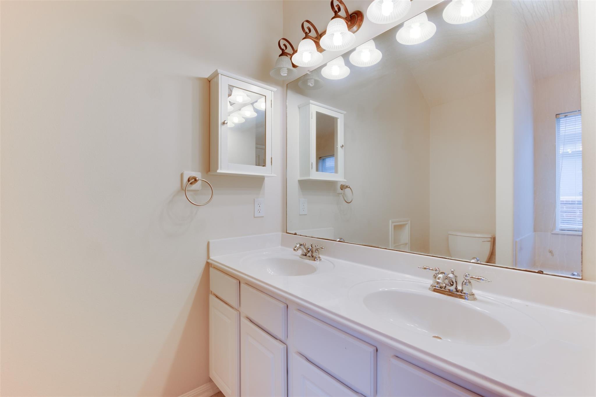 16014 Hidden Crest Drive Property Photo 22