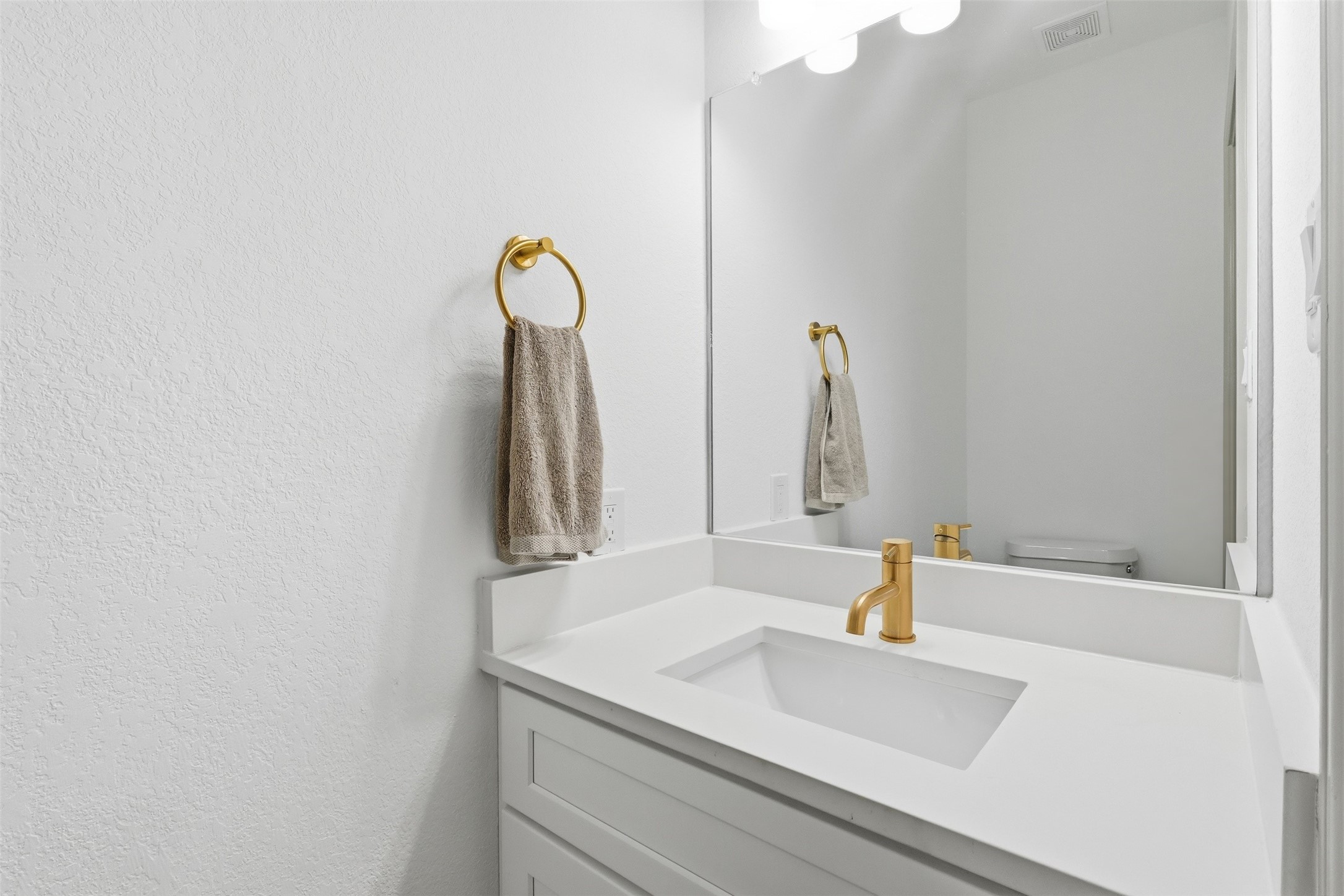 4909 E Meadow Drive Property Photo 12