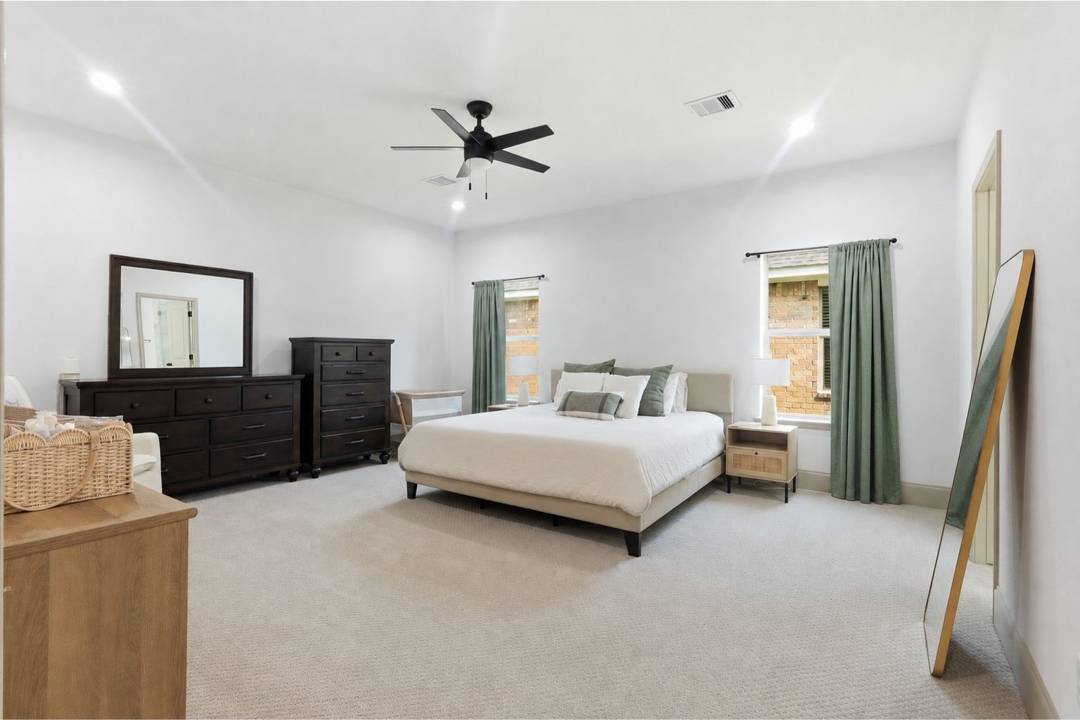 4909 E Meadow Drive Property Photo 14