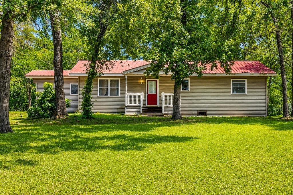 1393 County Road 2103 Property Photo 1