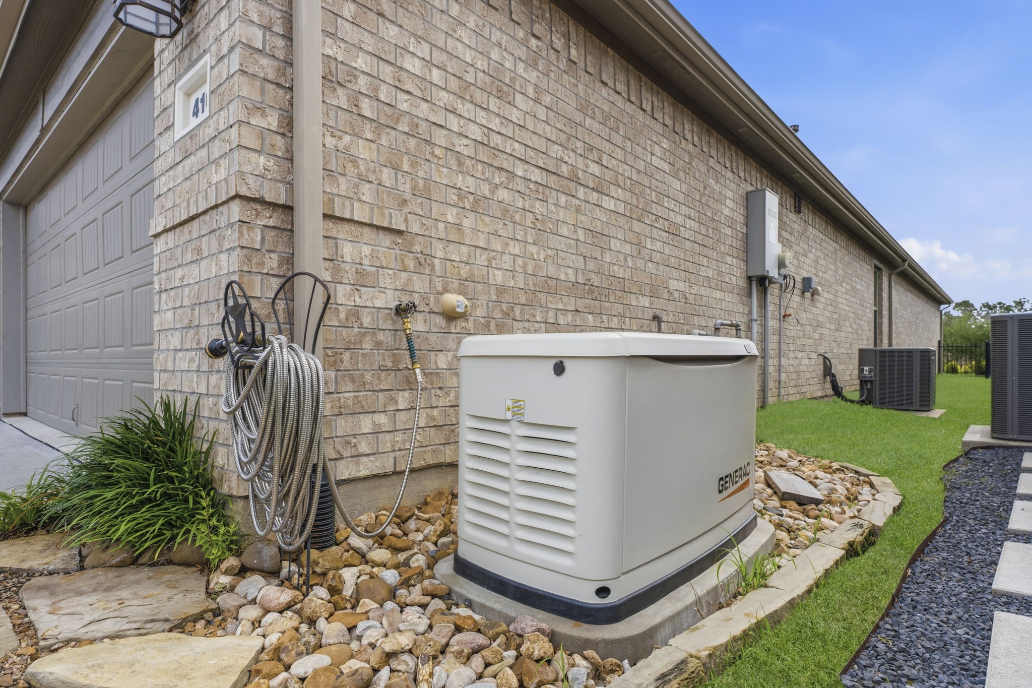 410 Thistle Thorn Drive Property Photo 7