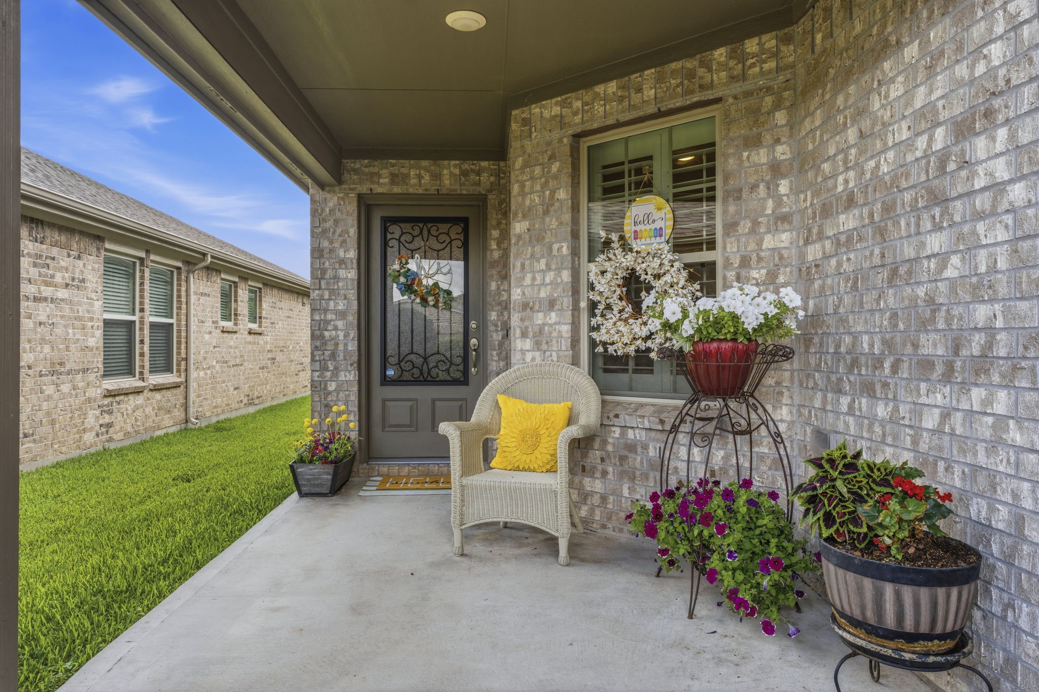 410 Thistle Thorn Drive Property Photo 8