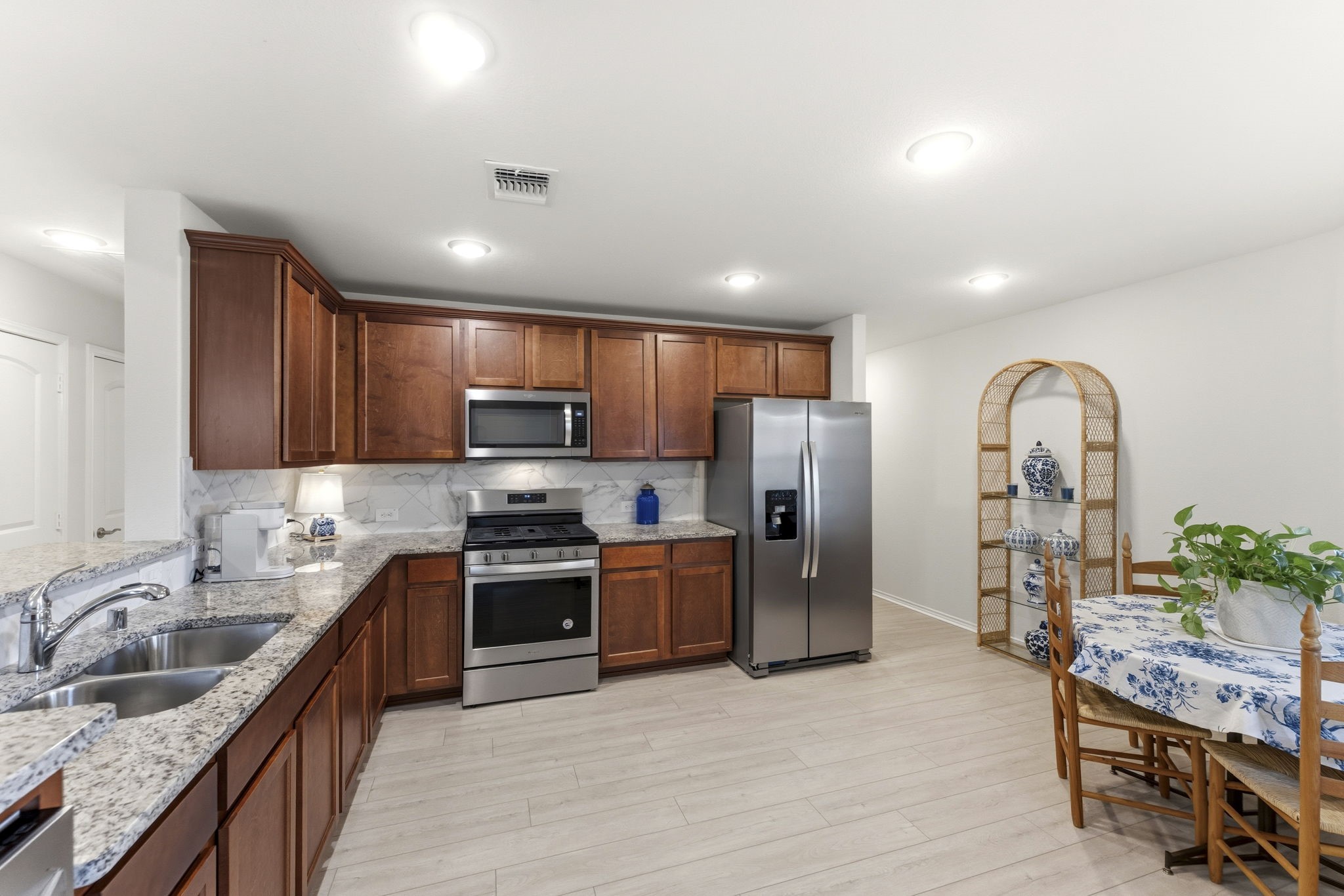 410 Thistle Thorn Drive Property Photo 10