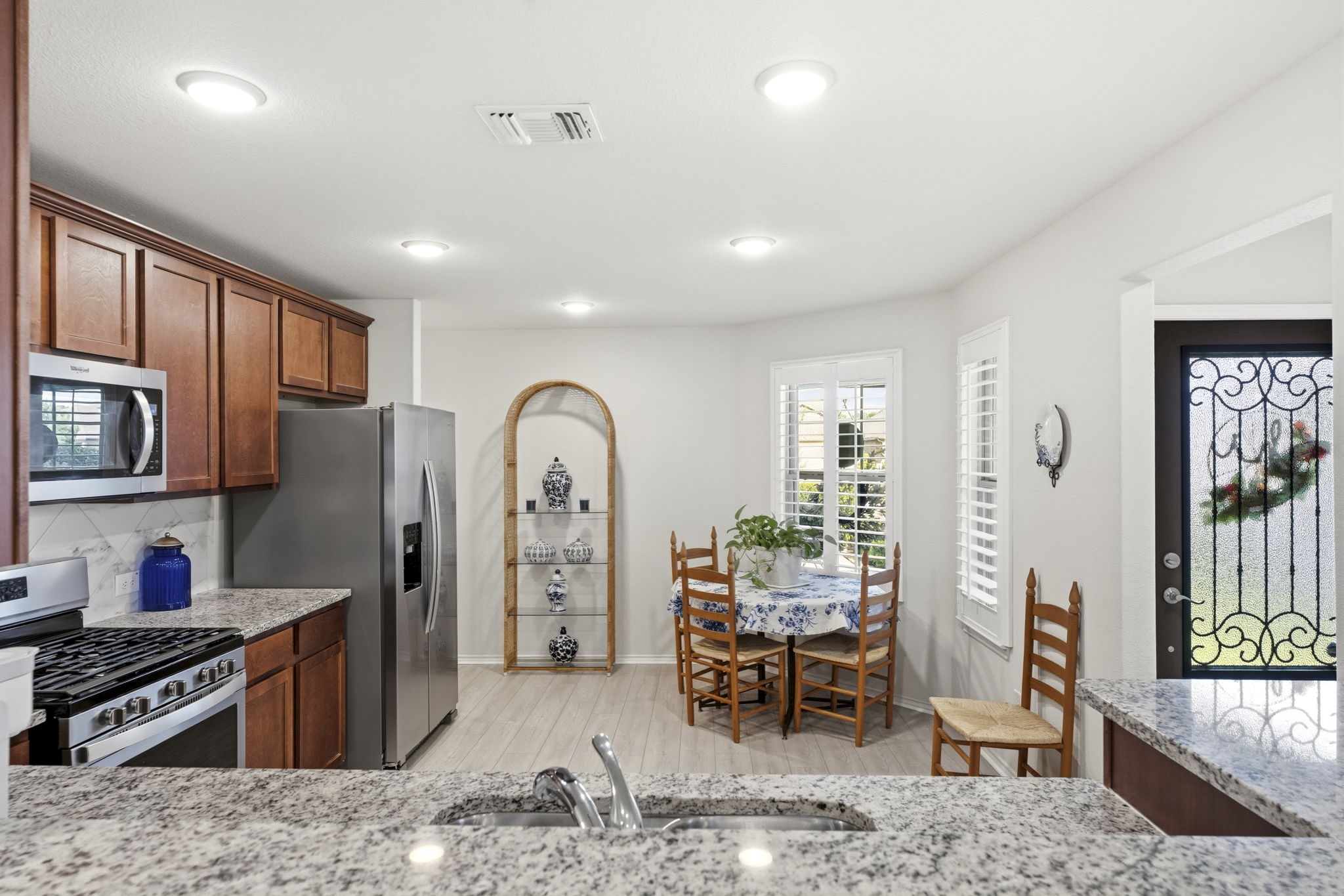 410 Thistle Thorn Drive Property Photo 16
