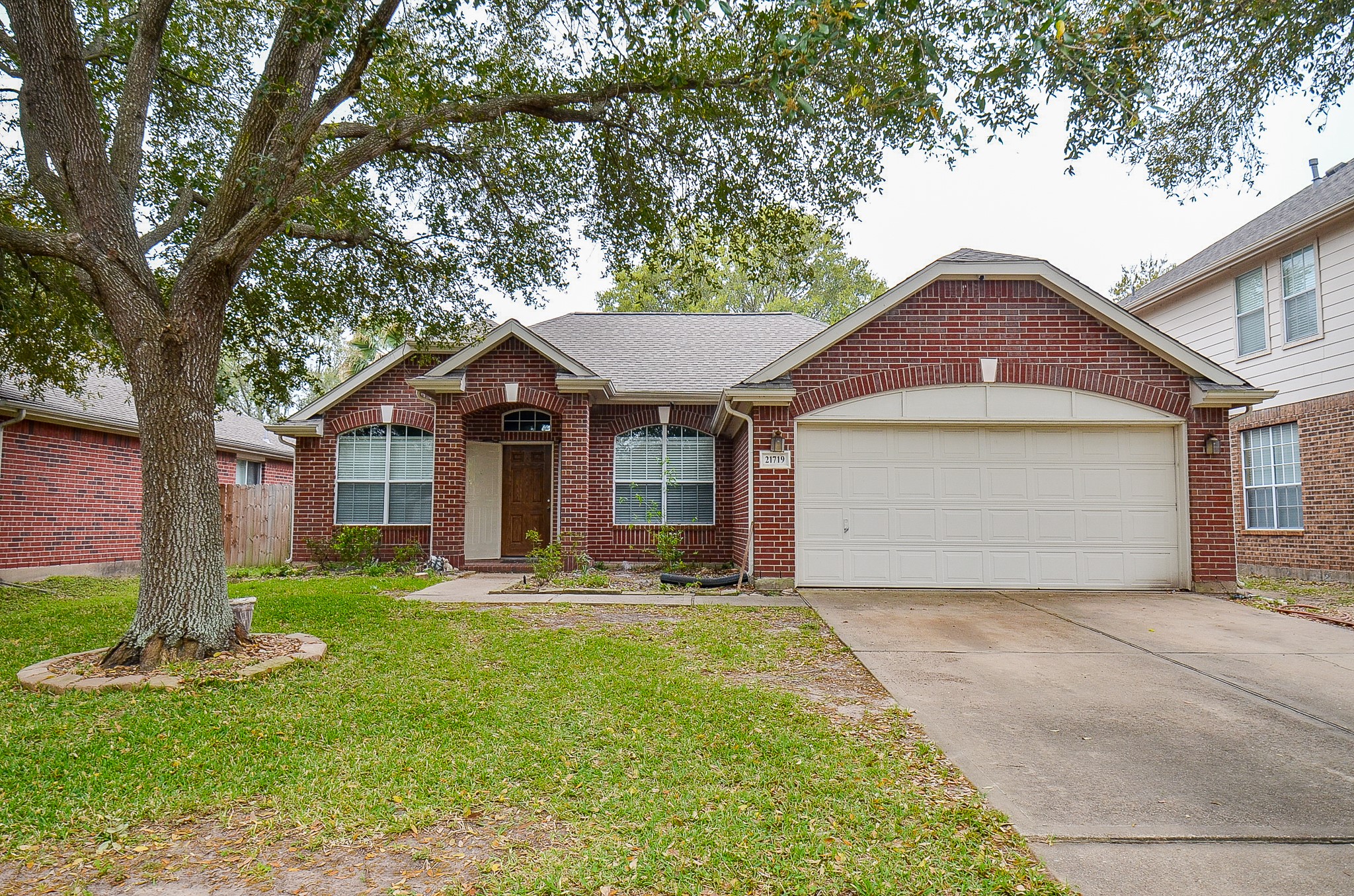 21719 Oakbridge Park Lane Property Photo 1