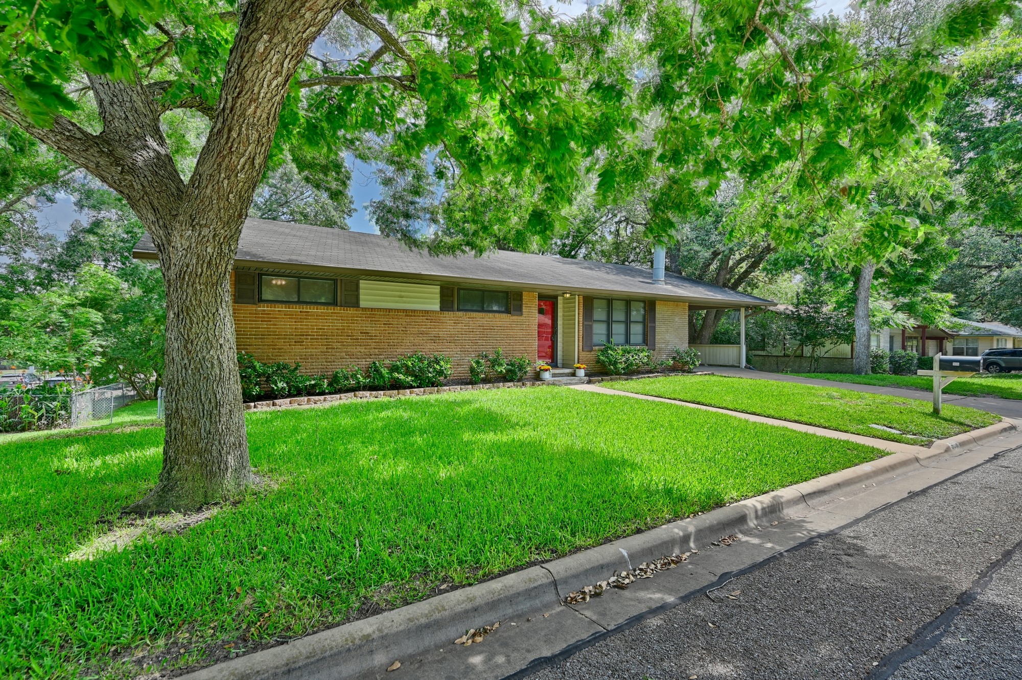 906 Carlee Drive Property Photo 1