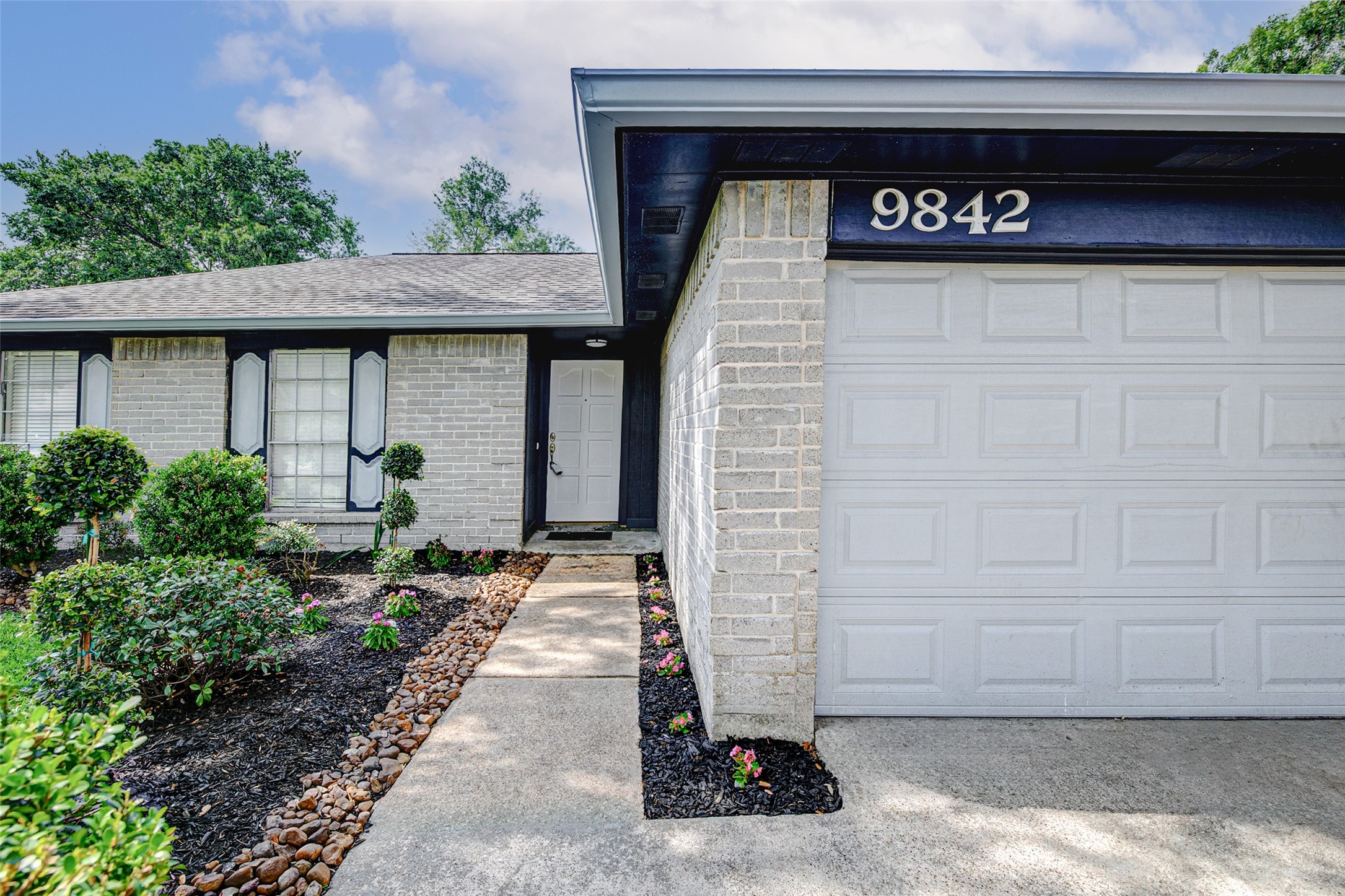 9842 Shell Rock Road Property Photo 1