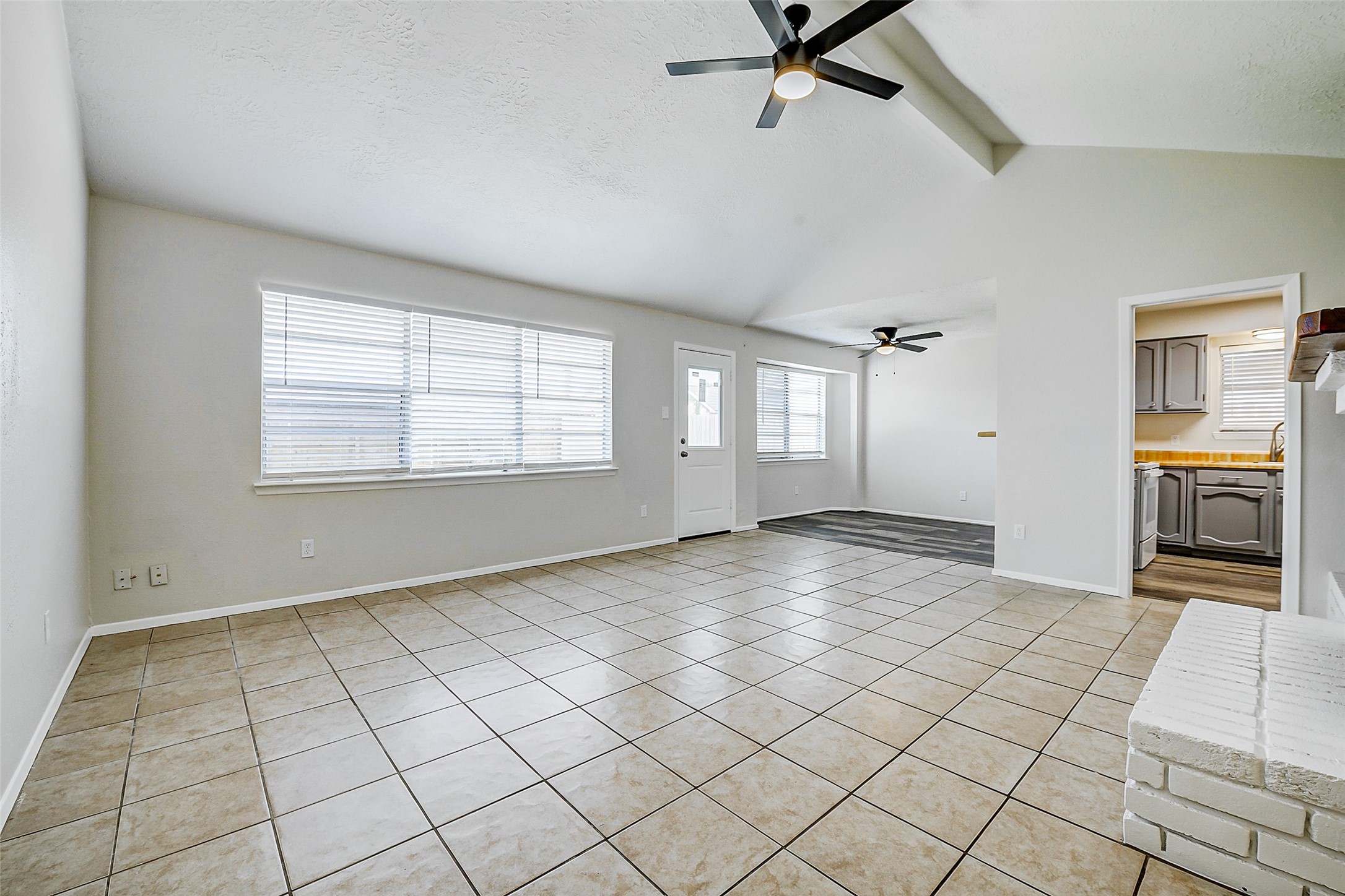 9842 Shell Rock Road Property Photo 3