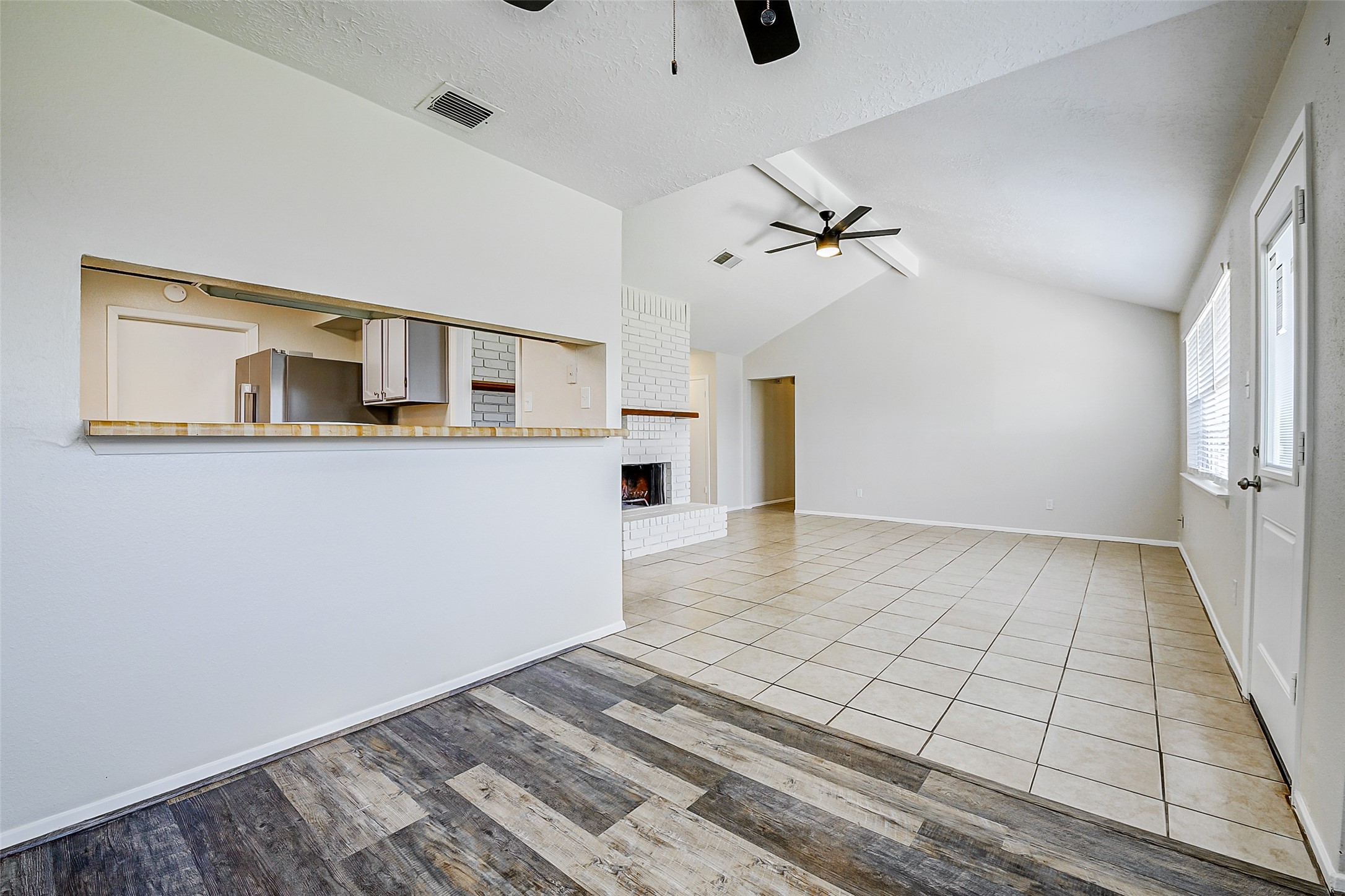 9842 Shell Rock Road Property Photo 7