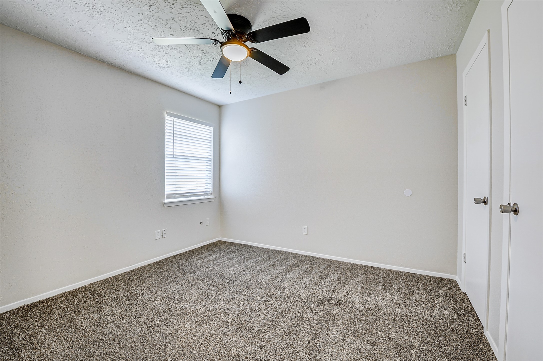 9842 Shell Rock Road Property Photo 13