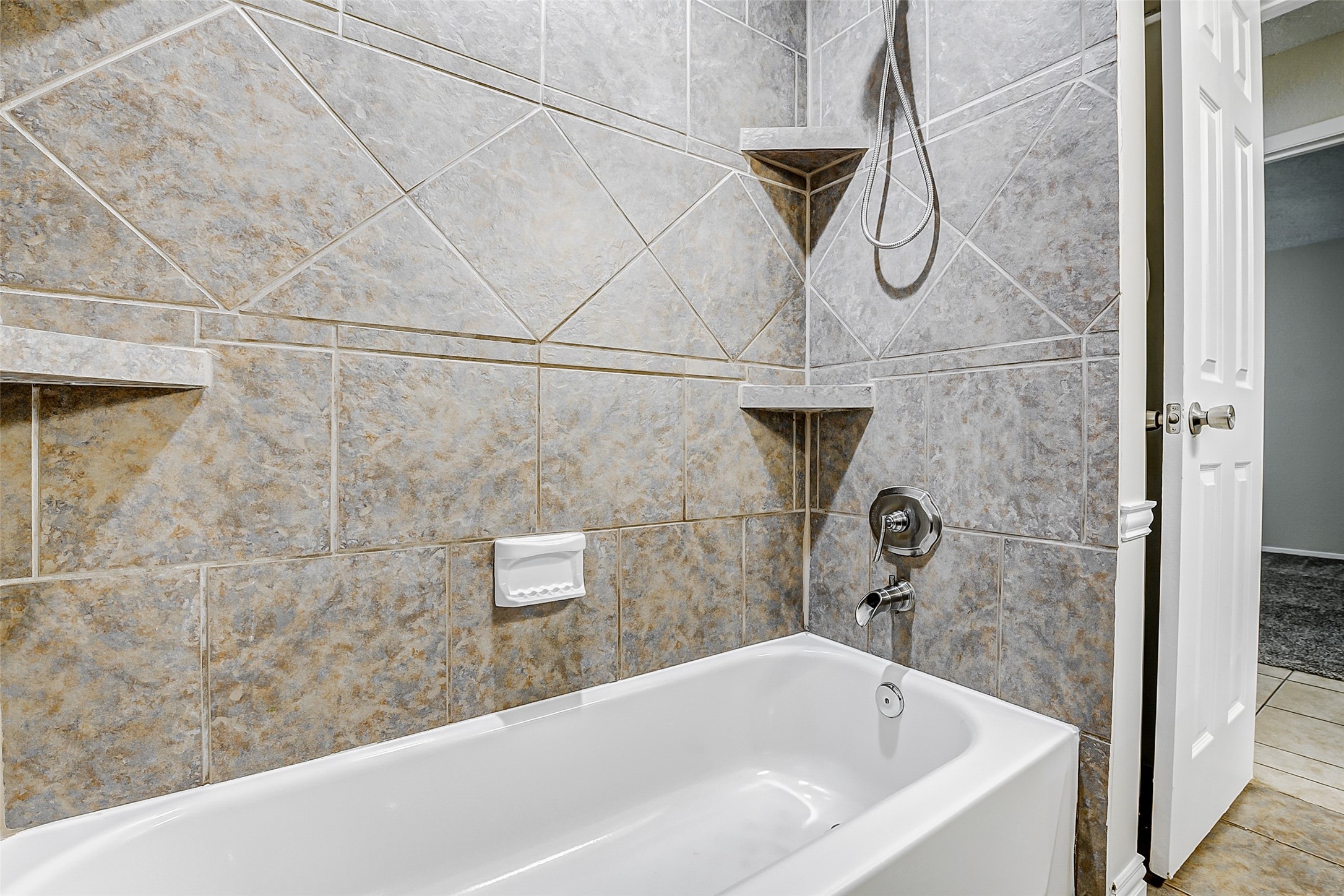 9842 Shell Rock Road Property Photo 16
