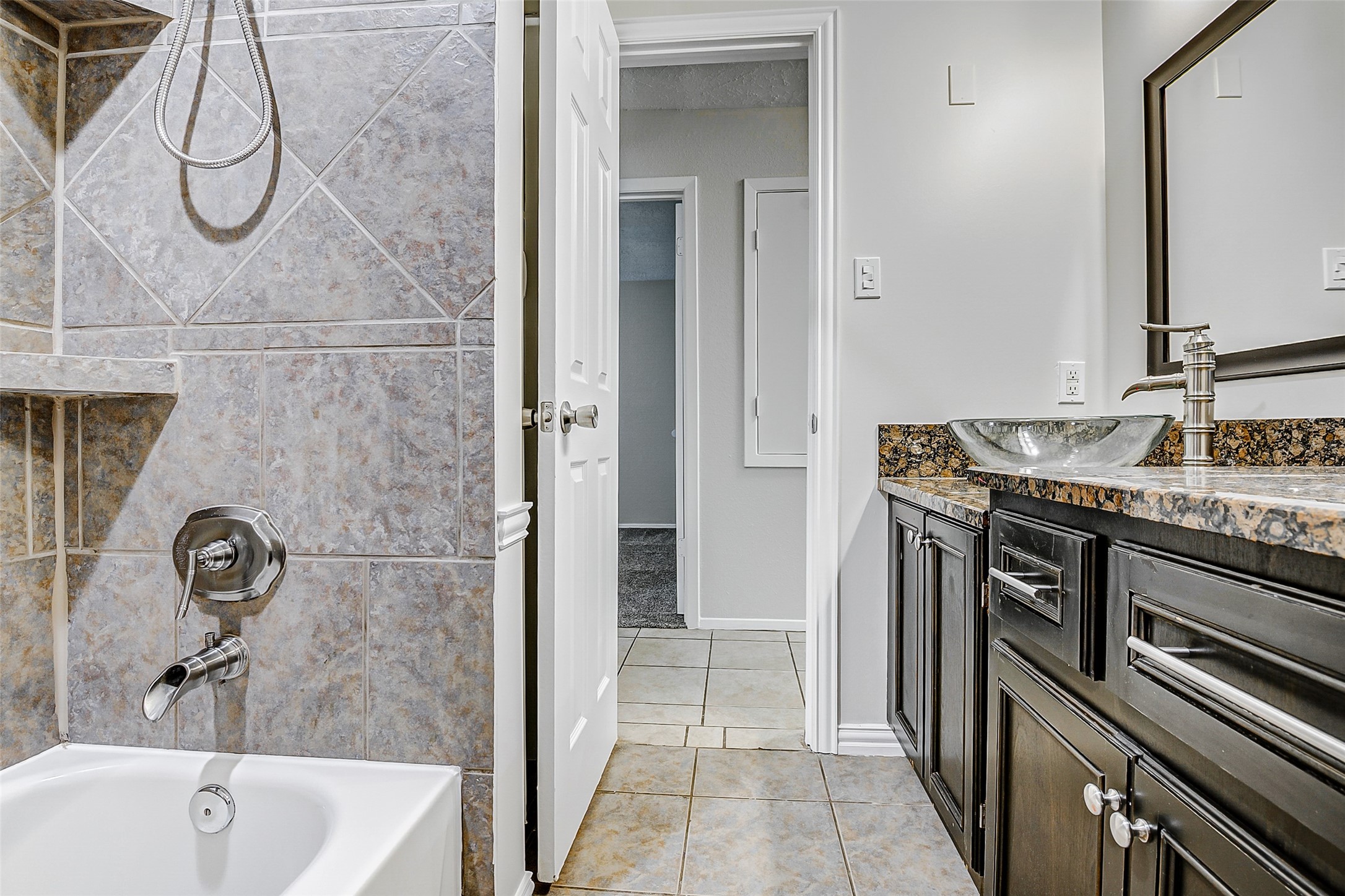 9842 Shell Rock Road Property Photo 17