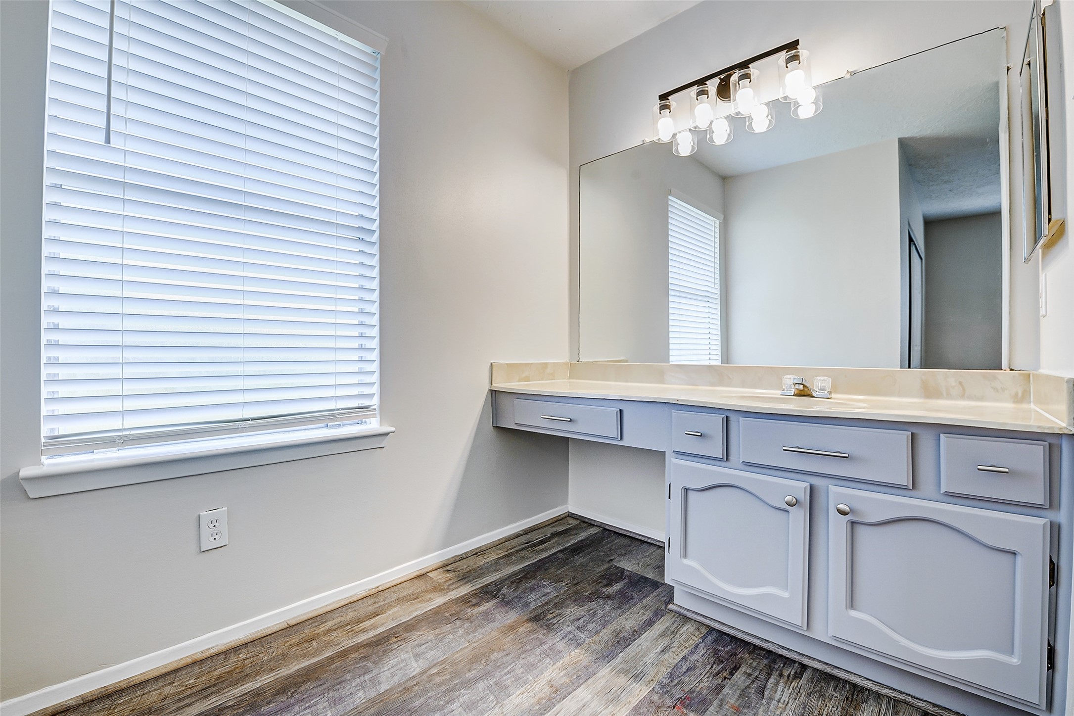9842 Shell Rock Road Property Photo 20