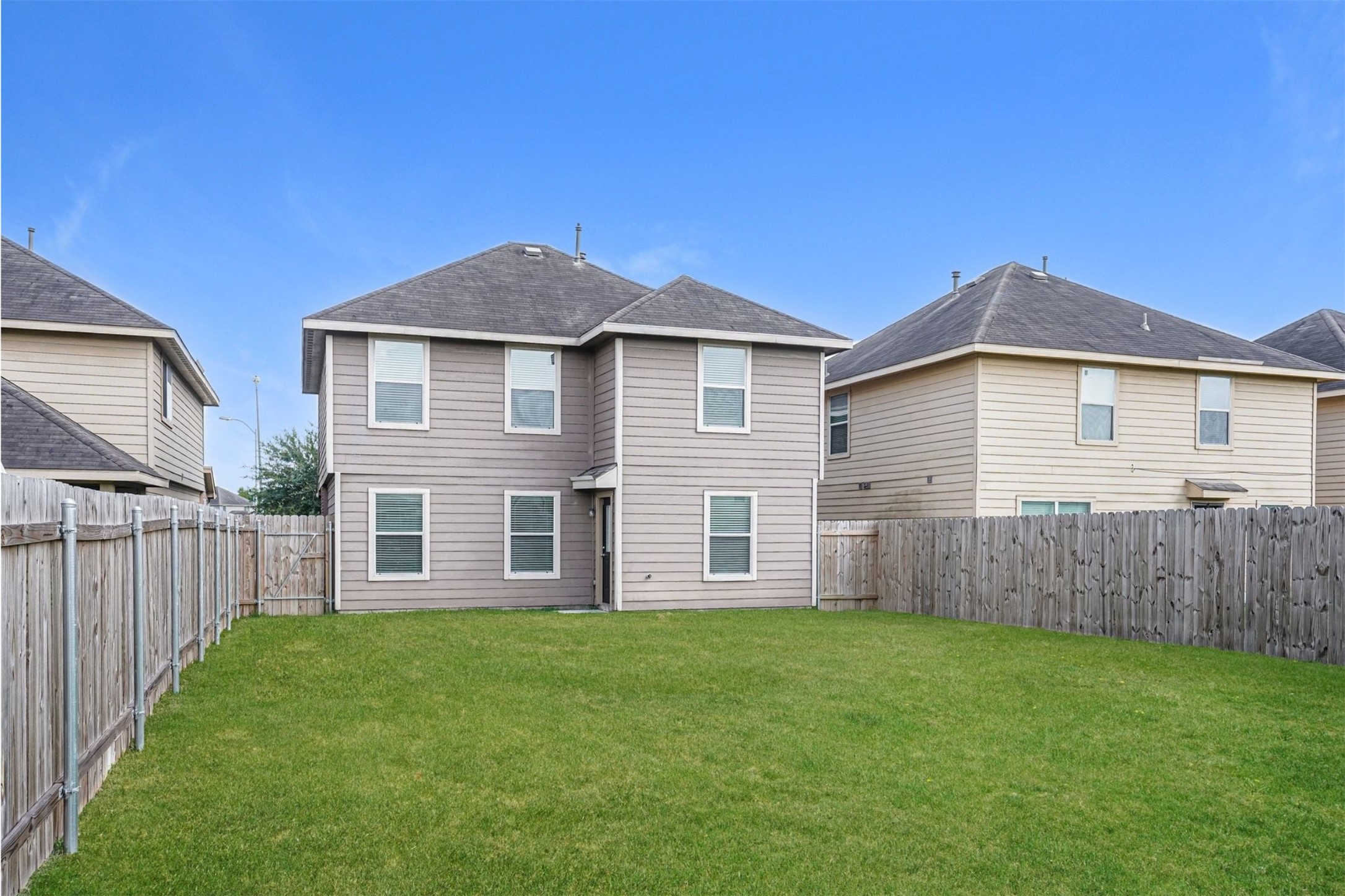 19002 Volga River Drive Property Photo 3