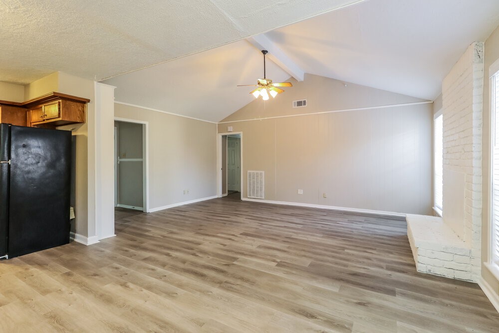 4714 Glendower Drive Property Photo 3