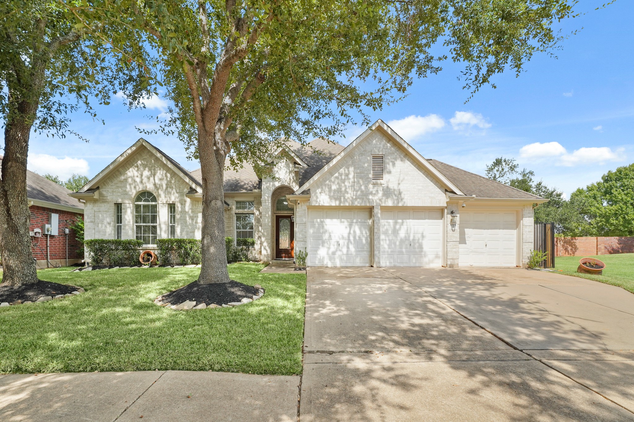 8315 Golden Harbour Property Photo 2