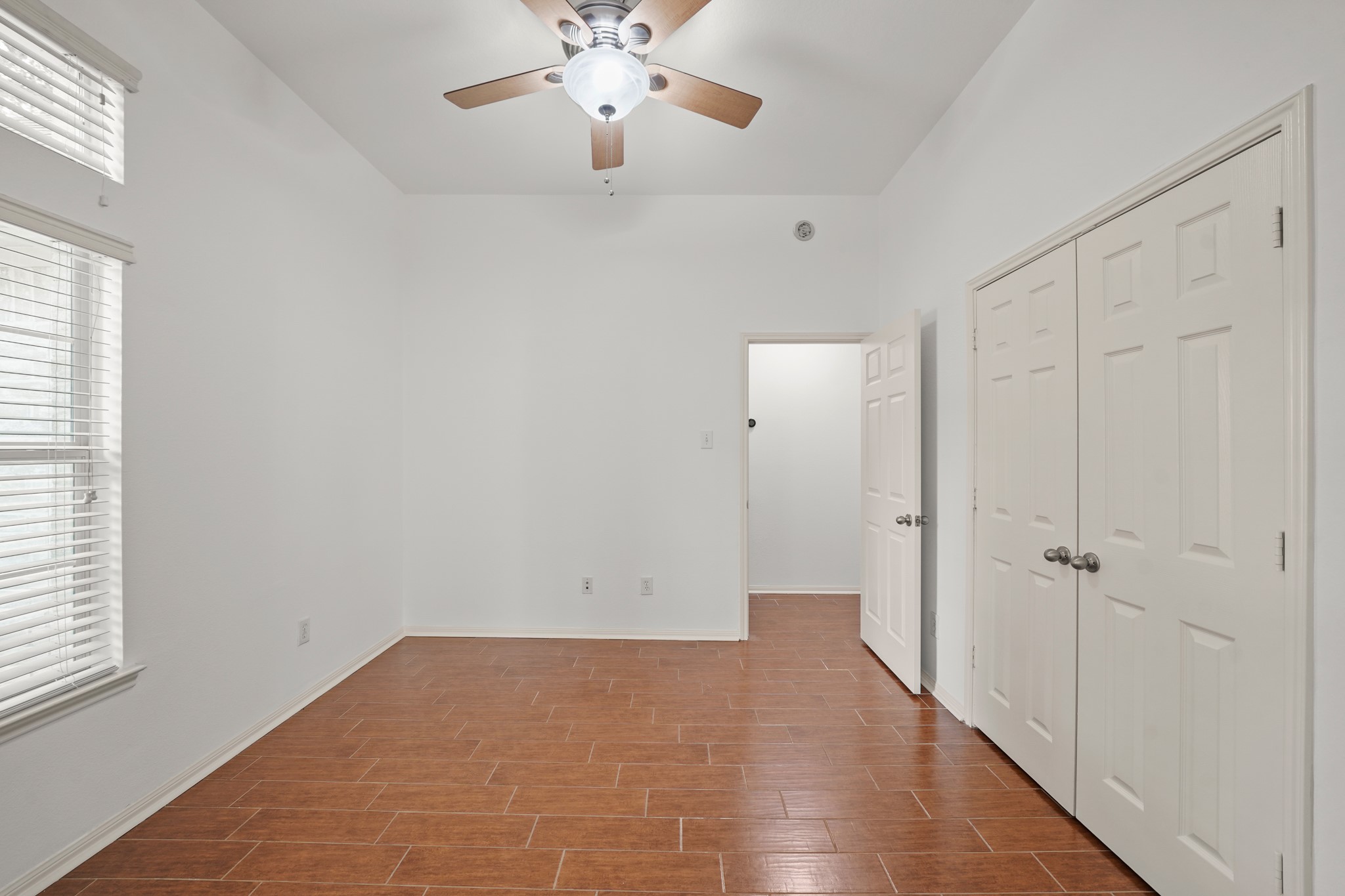 8315 Golden Harbour Property Photo 6