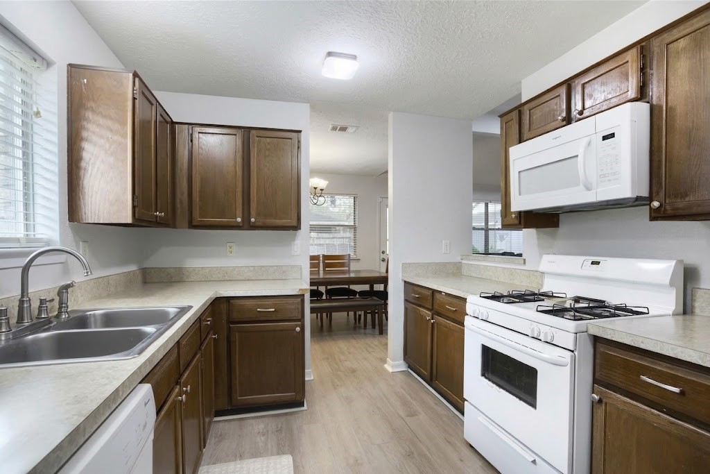 24127 Spring Day Lane Property Photo 4