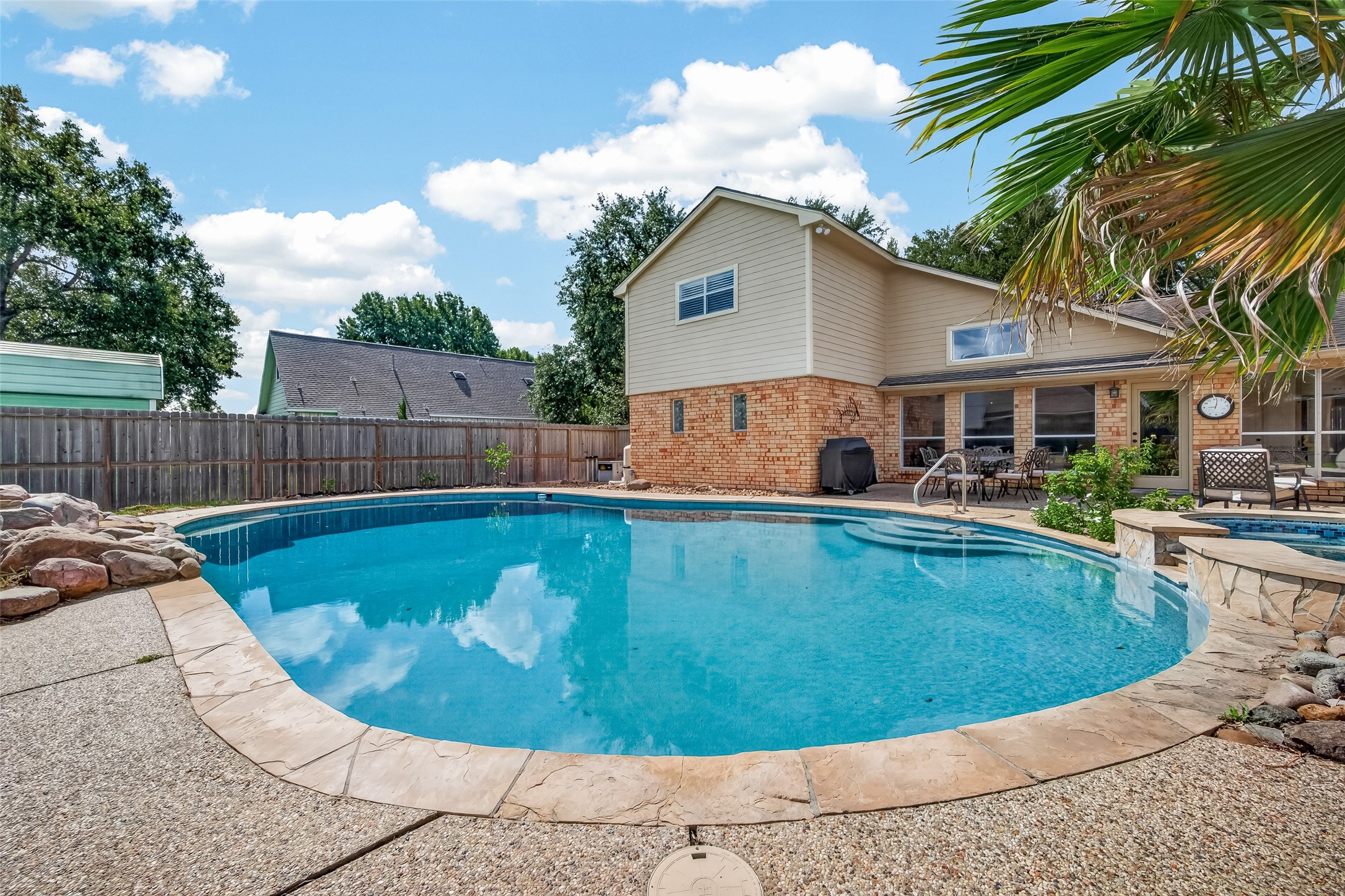 5026 Mockingbird Lane Property Photo 4