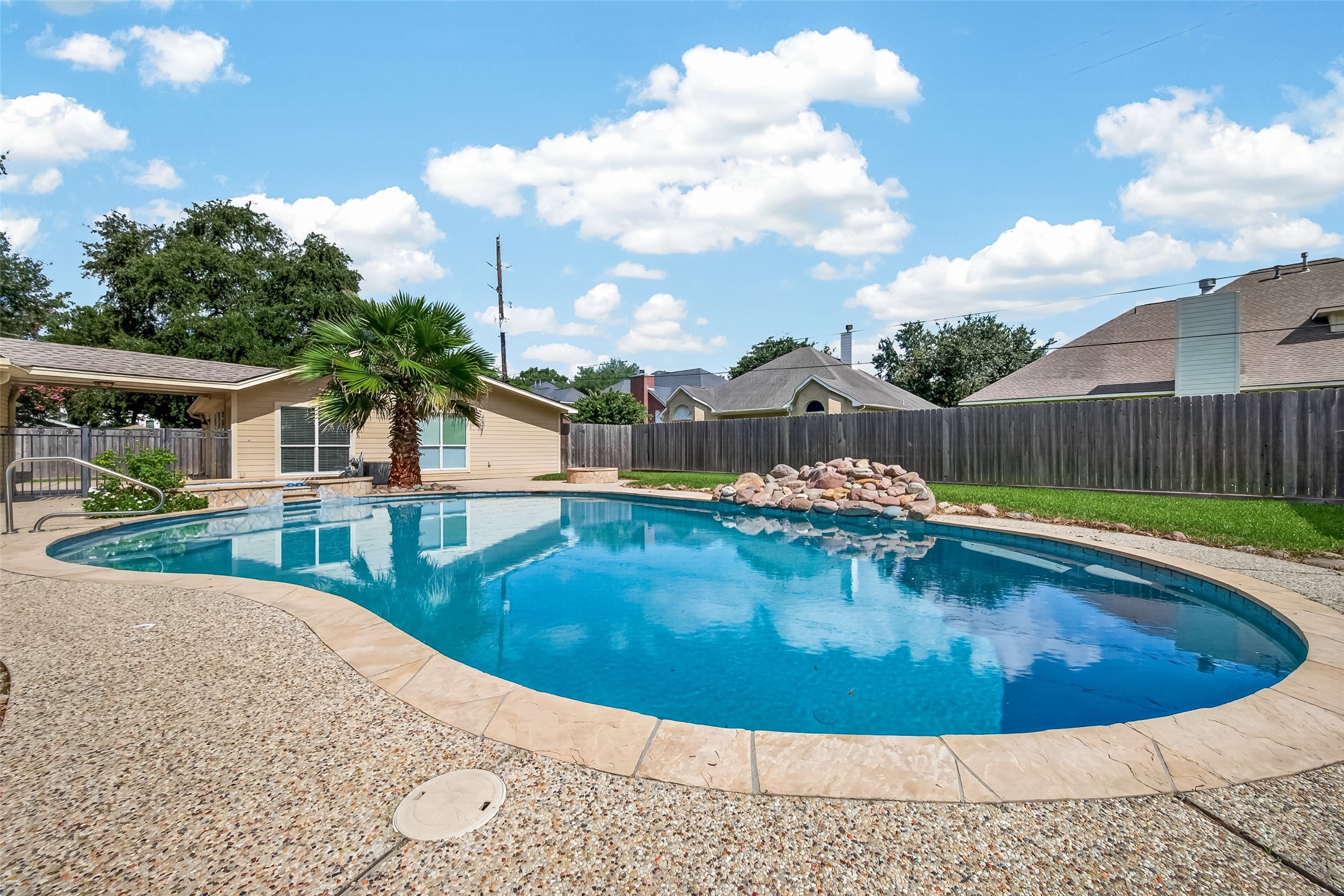 5026 Mockingbird Lane Property Photo 5