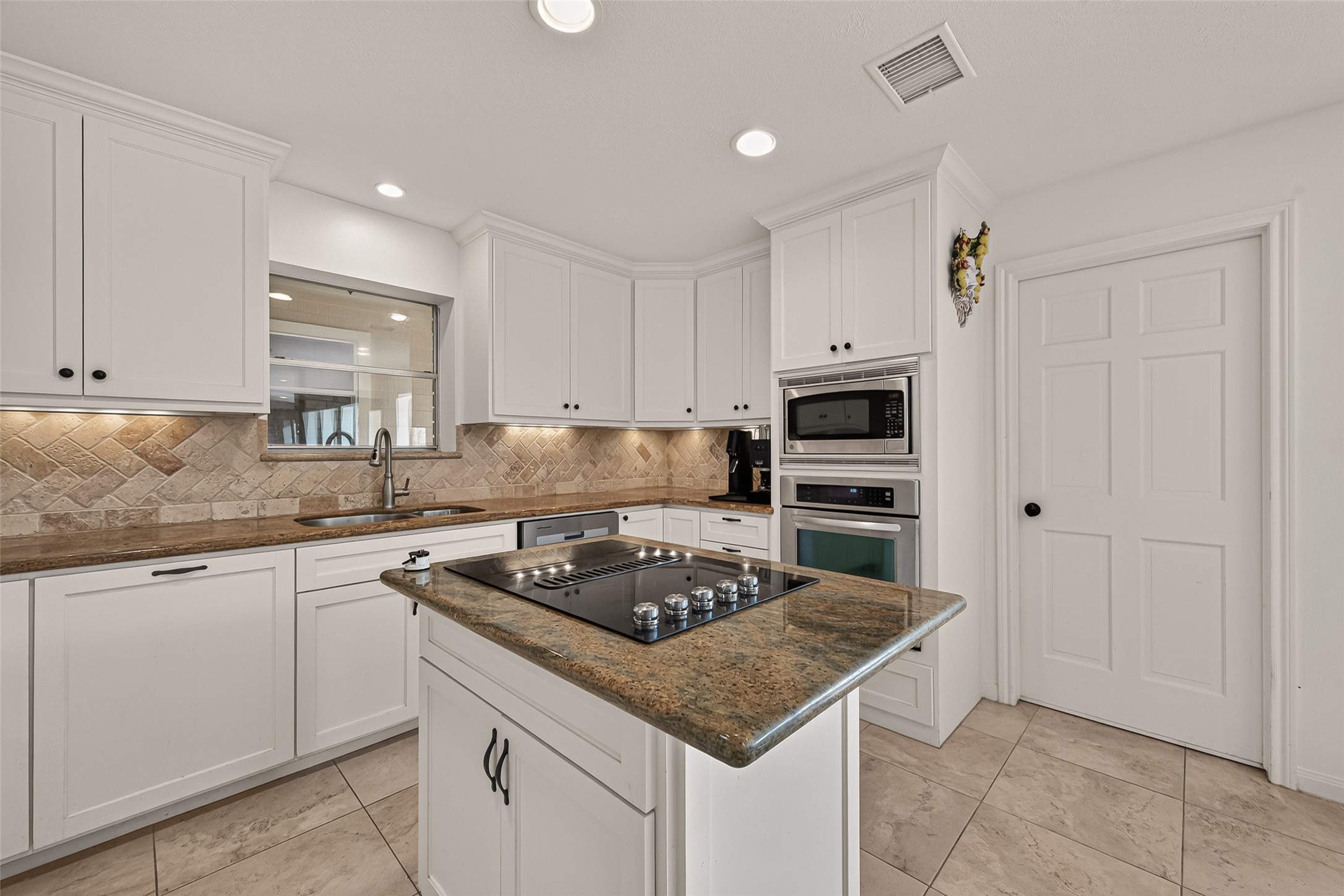5026 Mockingbird Lane Property Photo 14