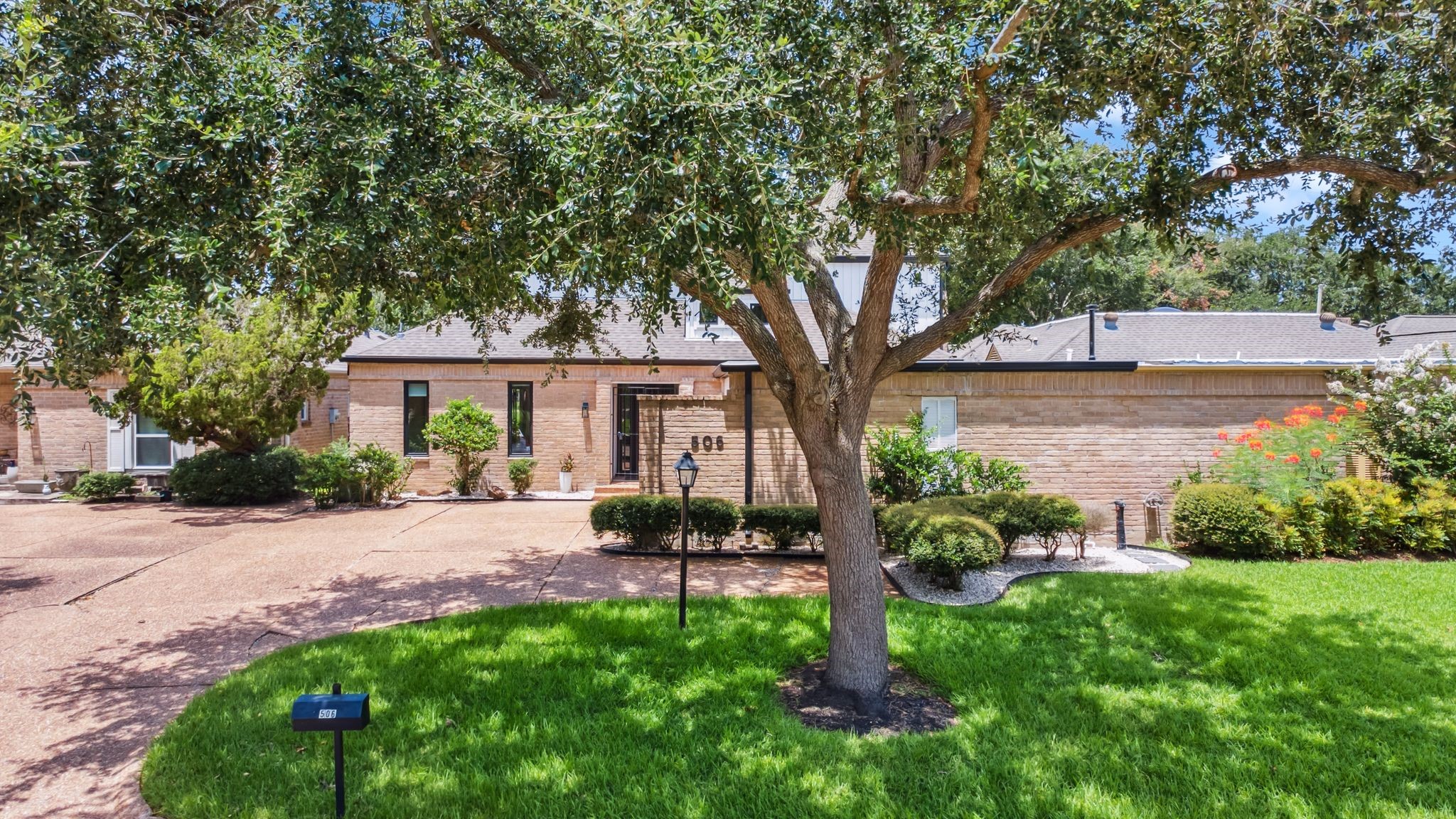 506 Fox Briar Lane Property Photo 1