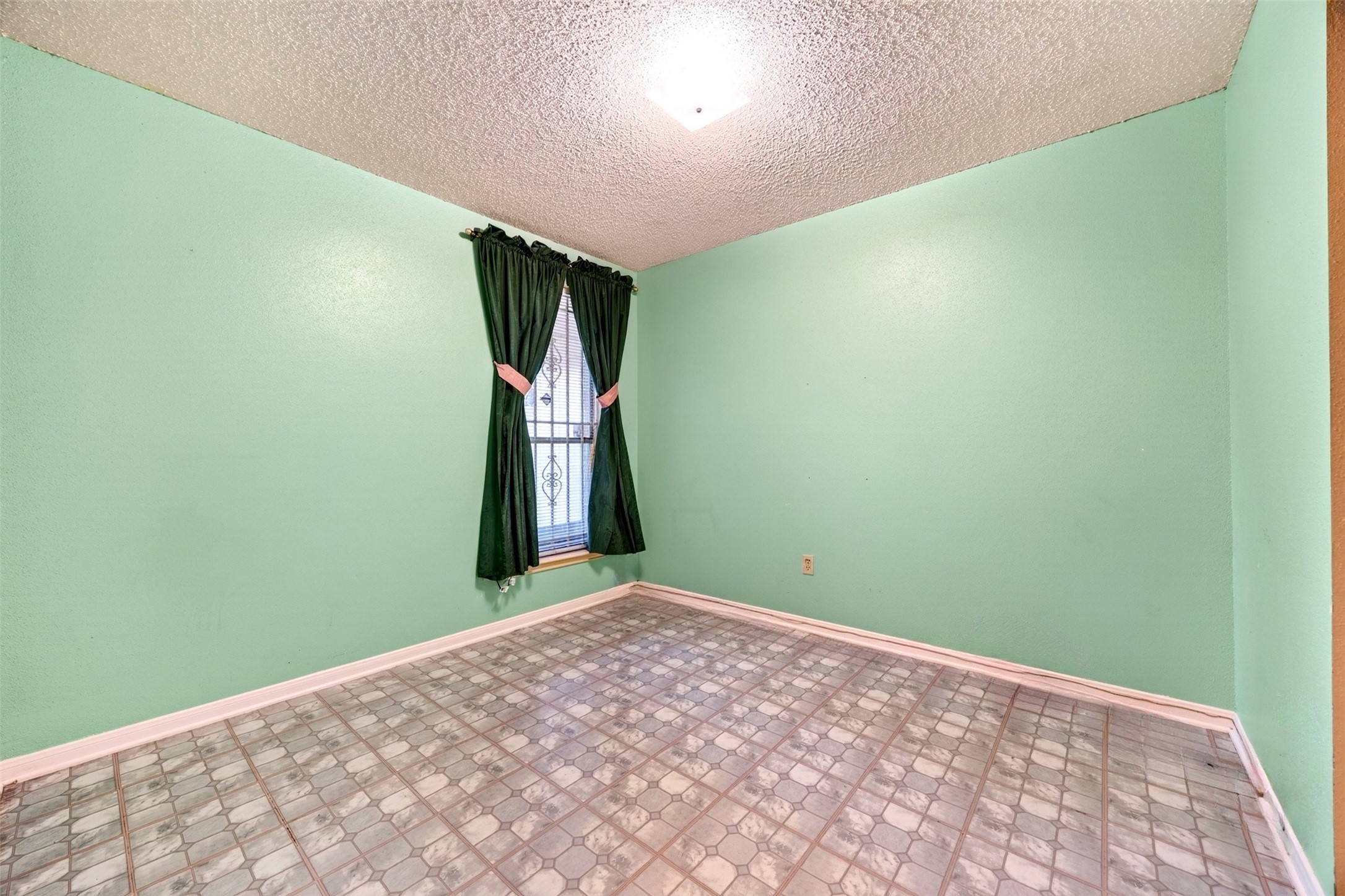 13310 T C Jester Boulevard Property Photo 21
