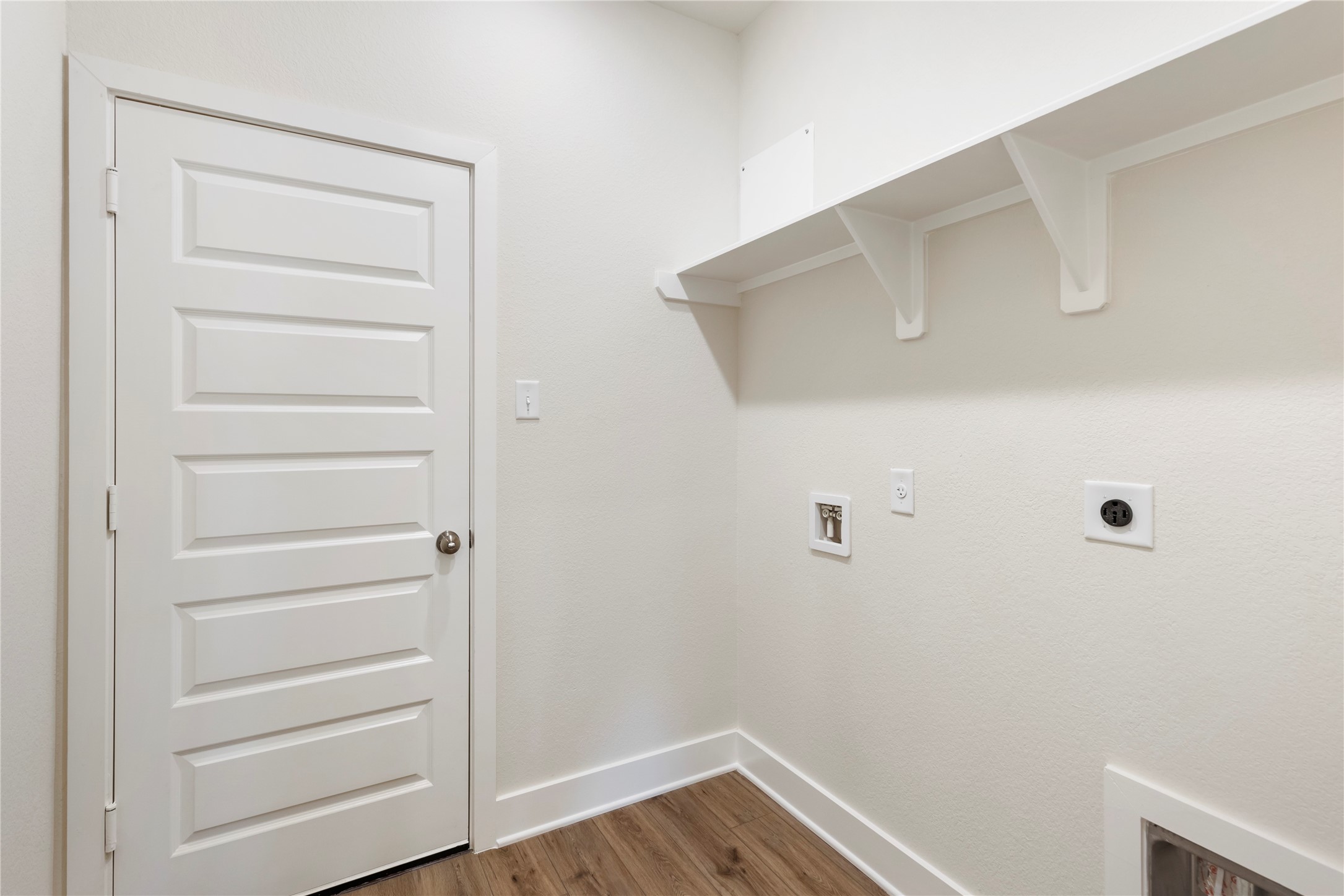 2033 Winepress Road Property Photo 8