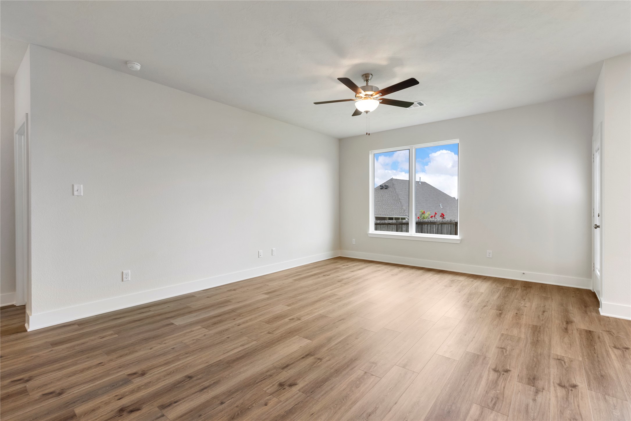 2033 Winepress Road Property Photo 11
