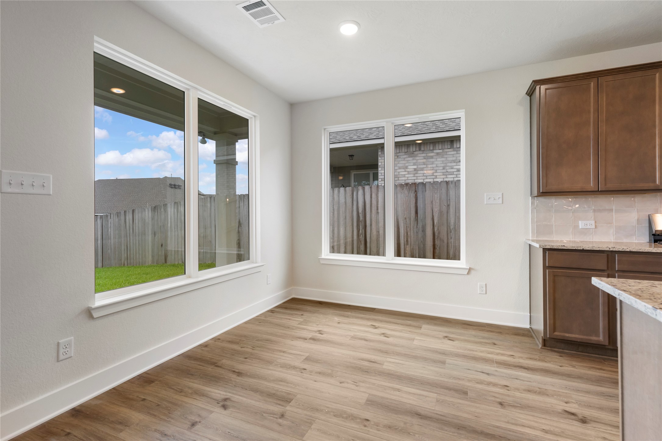 2033 Winepress Road Property Photo 14