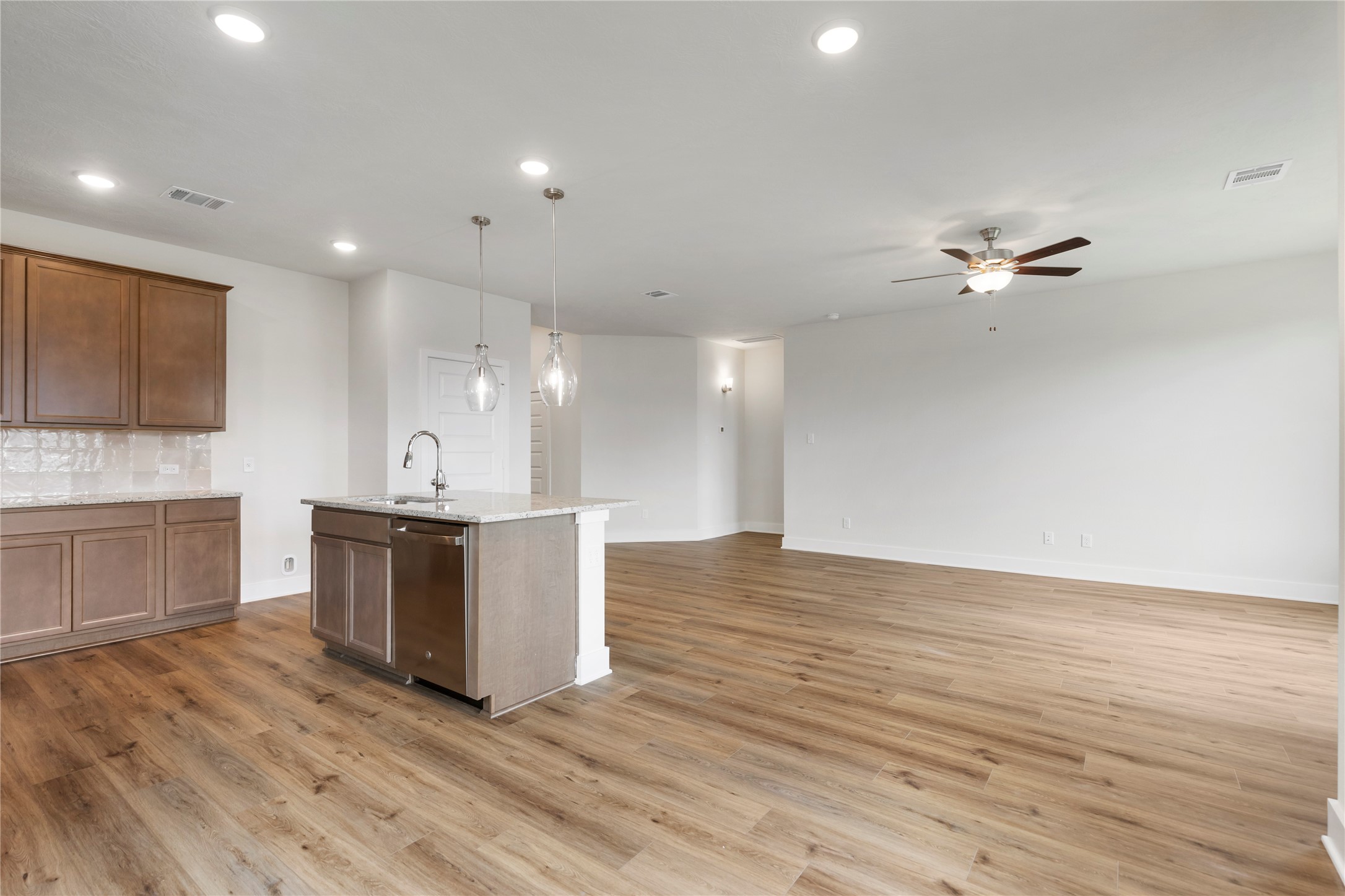 2033 Winepress Road Property Photo 15