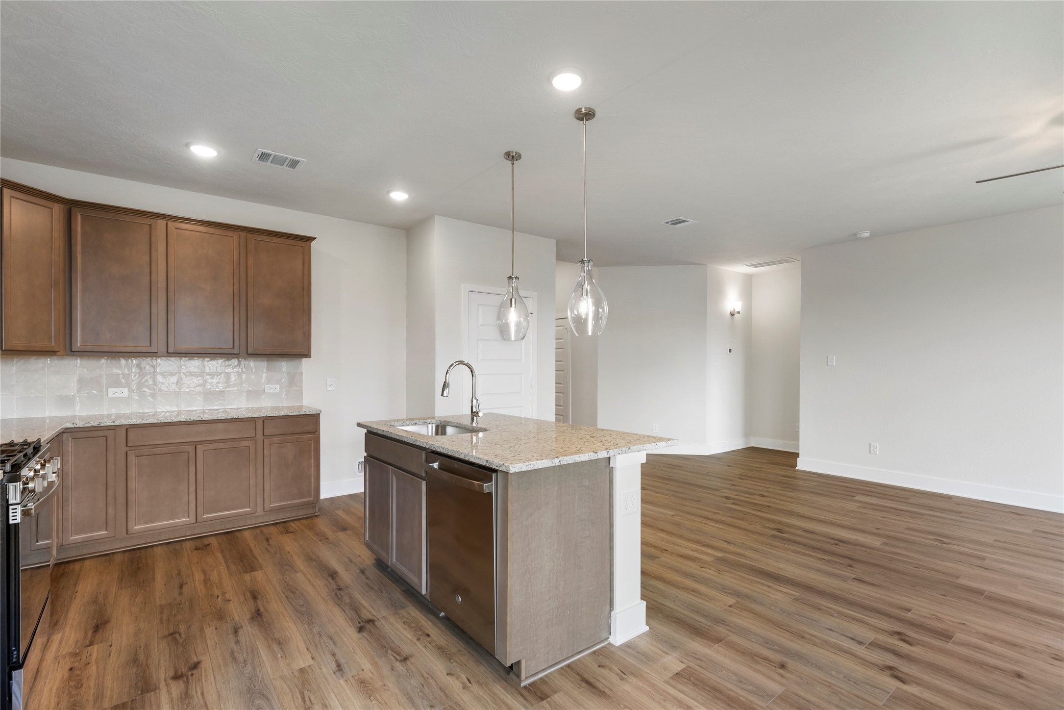 2033 Winepress Road Property Photo 16