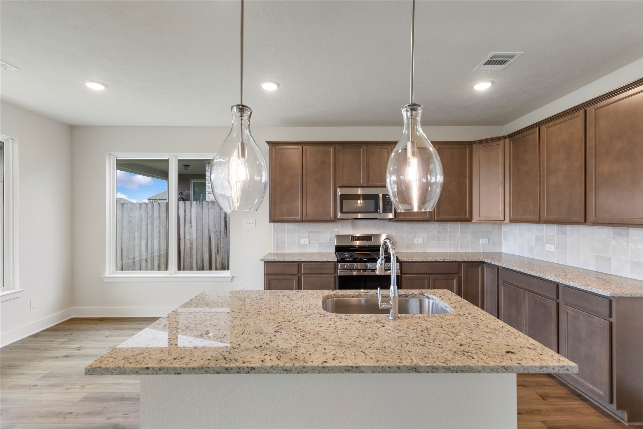 2033 Winepress Road Property Photo 20
