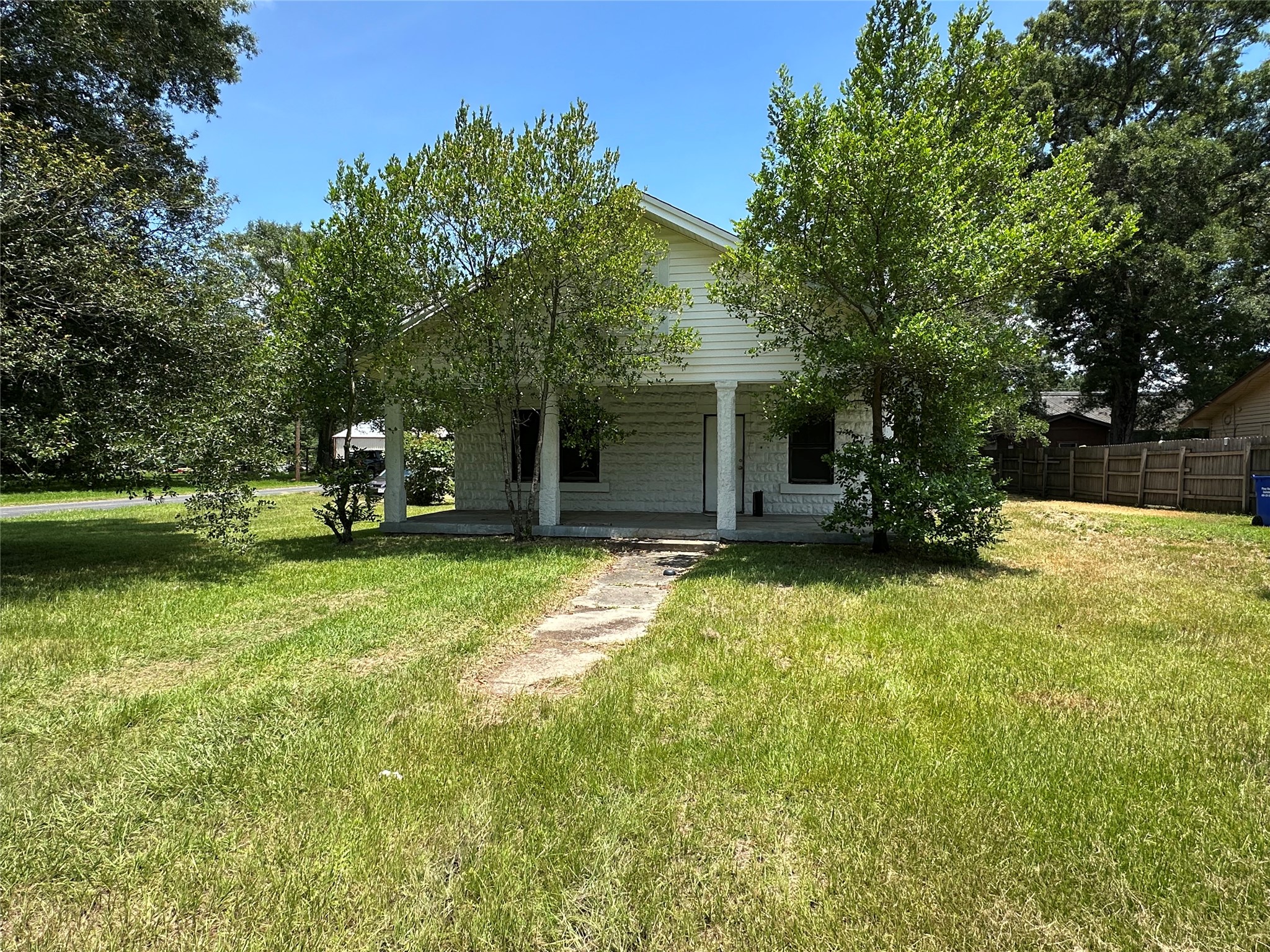 305 S 3rd Street Property Photo 1