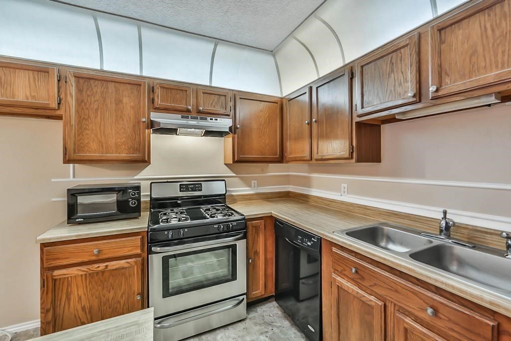 11822 Yearling Drive Property Photo 3